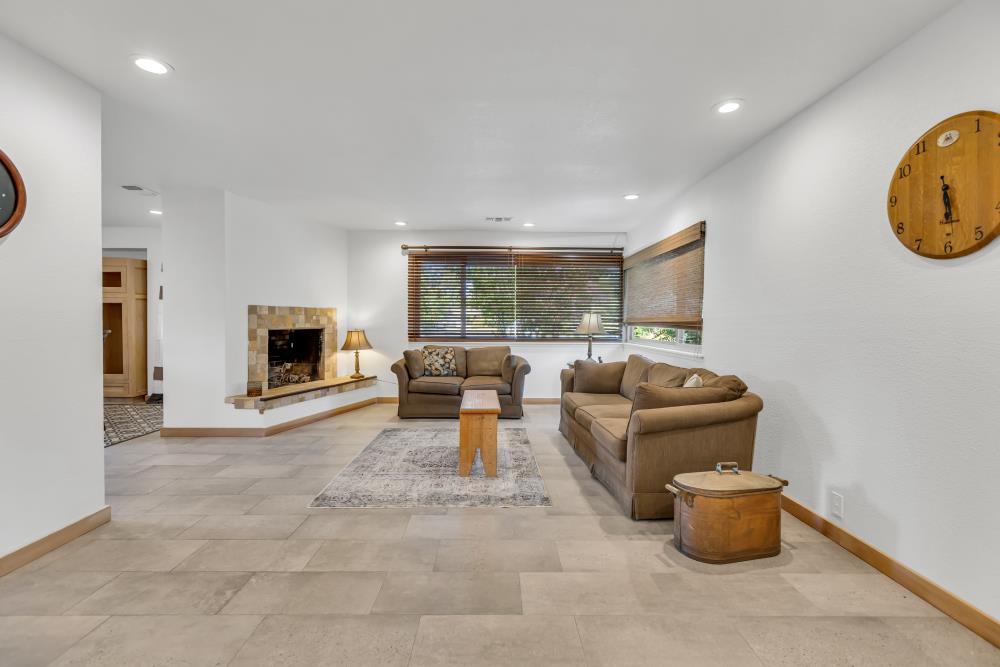 1813 Deerwood Circle