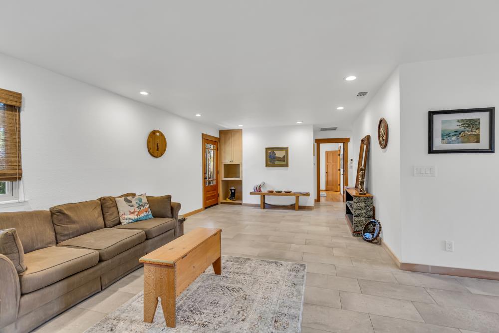 1813 Deerwood Circle