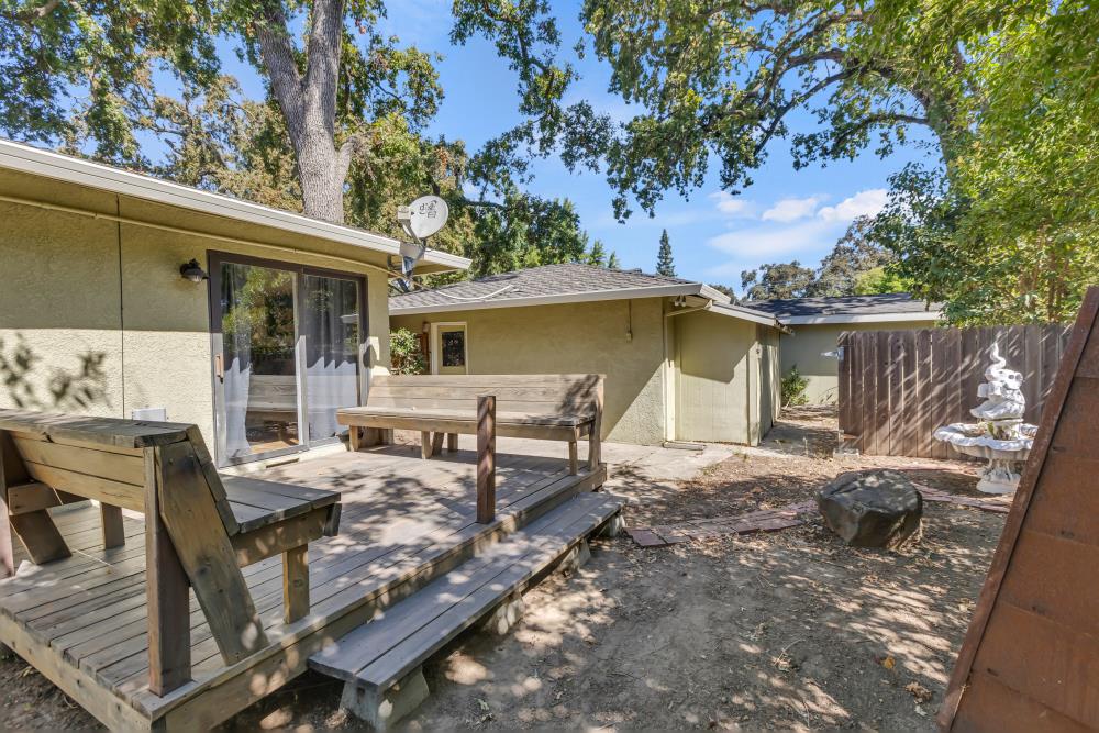 1813 Deerwood Circle