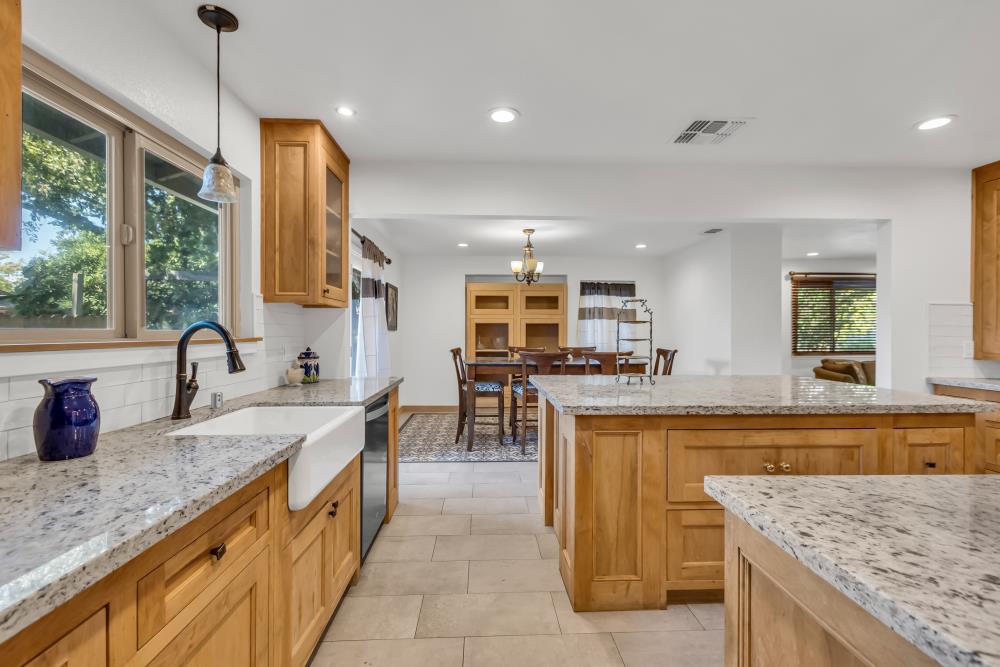 1813 Deerwood Circle