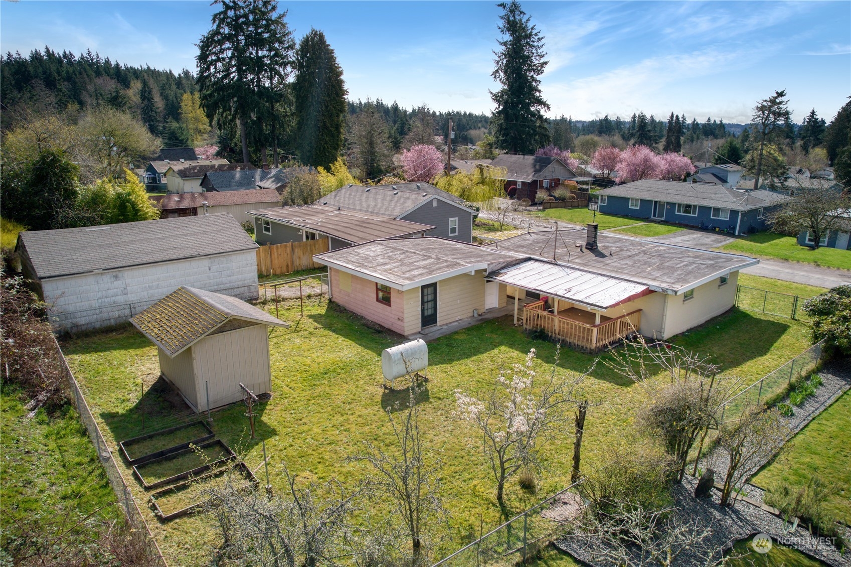 2512 NE Barnett Street