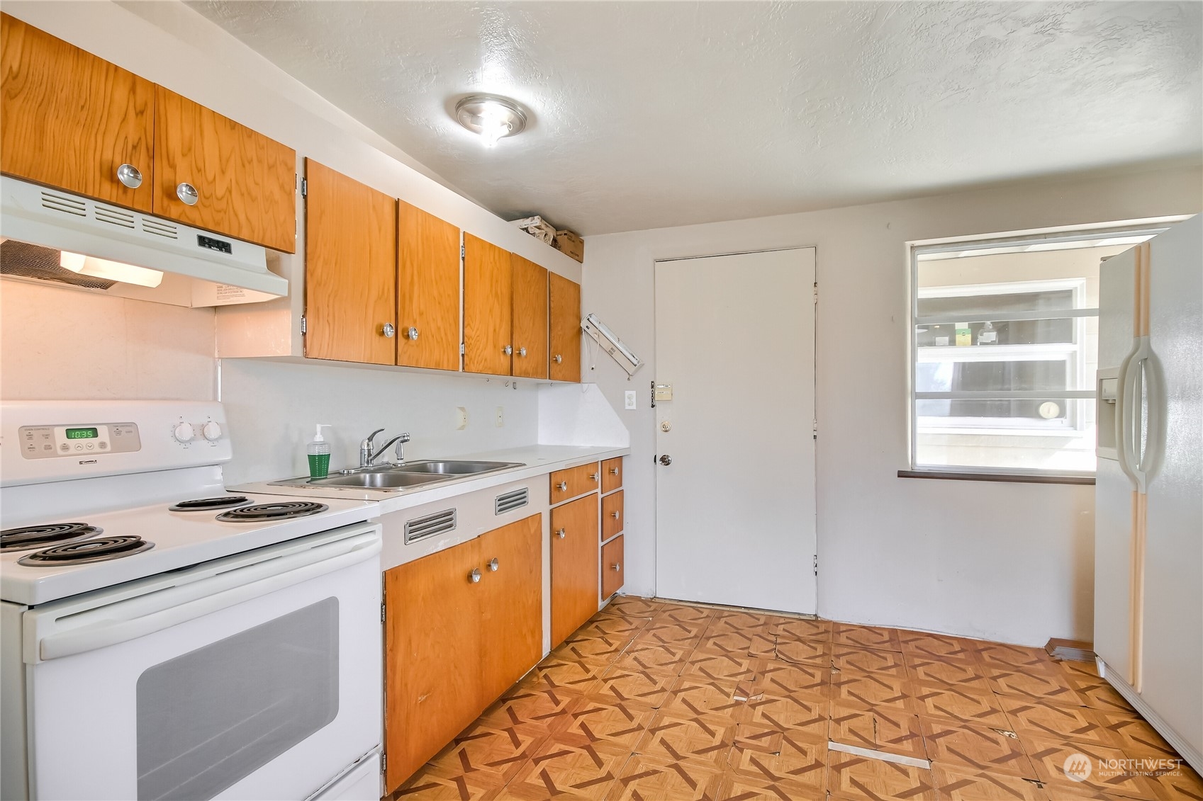 2512 NE Barnett Street