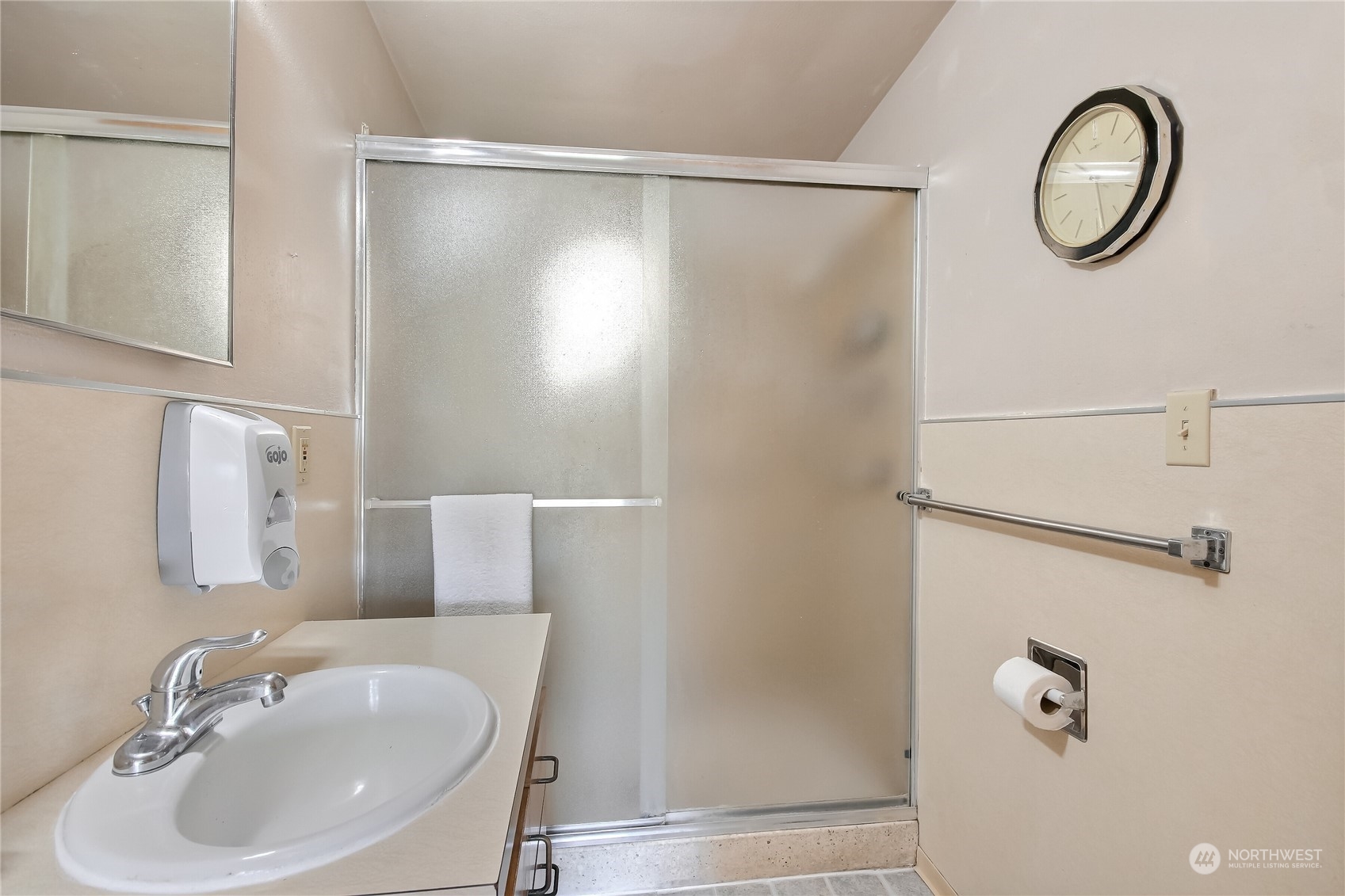 2512 NE Barnett Street