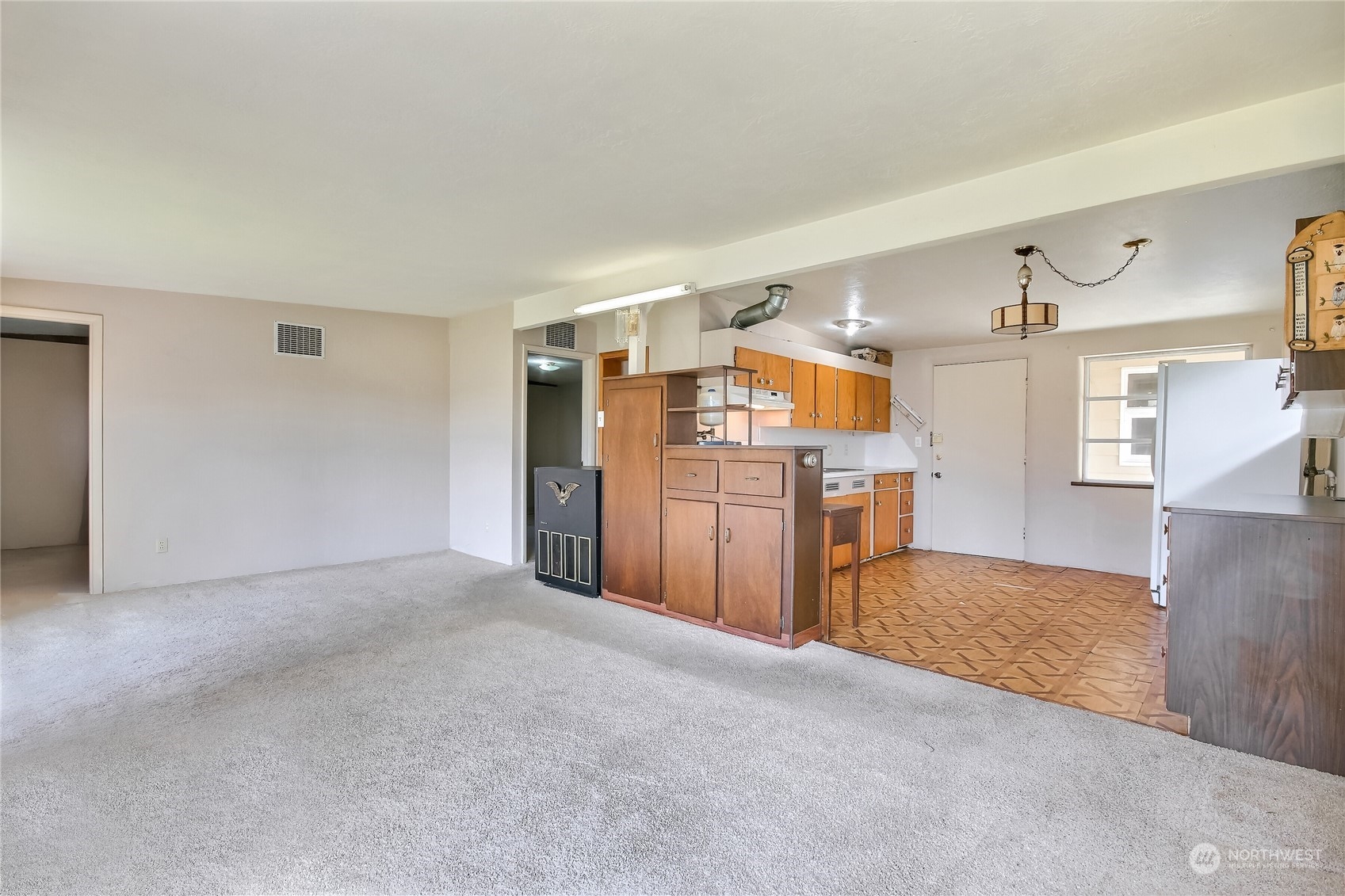 2512 NE Barnett Street