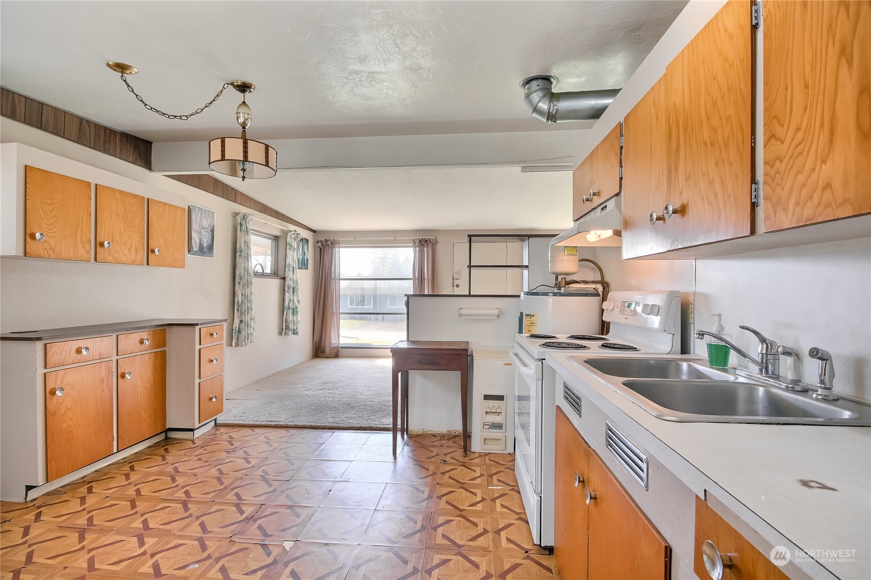 2512 NE Barnett Street