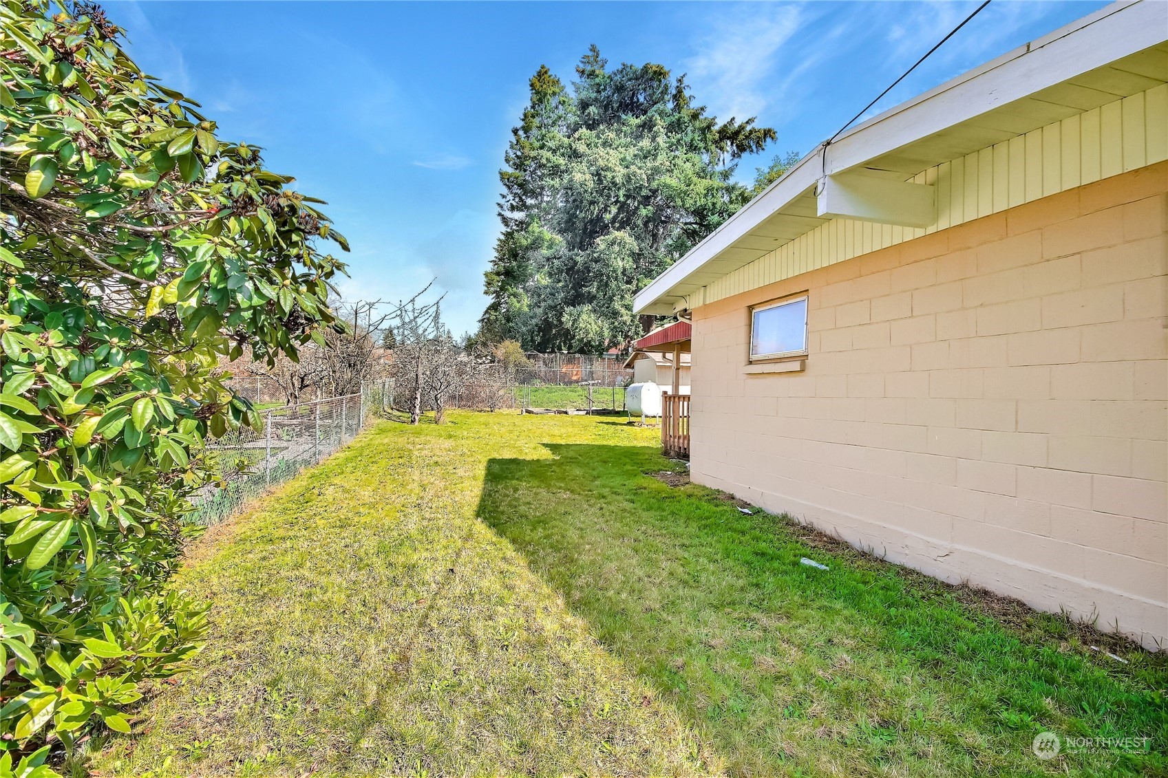 2512 NE Barnett Street