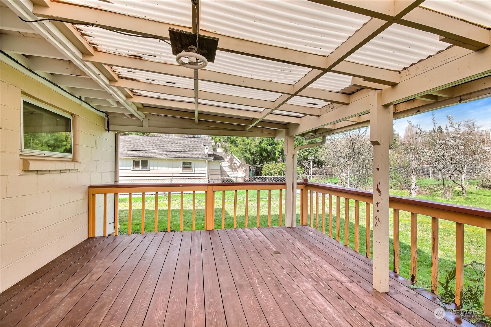 2512 NE Barnett Street