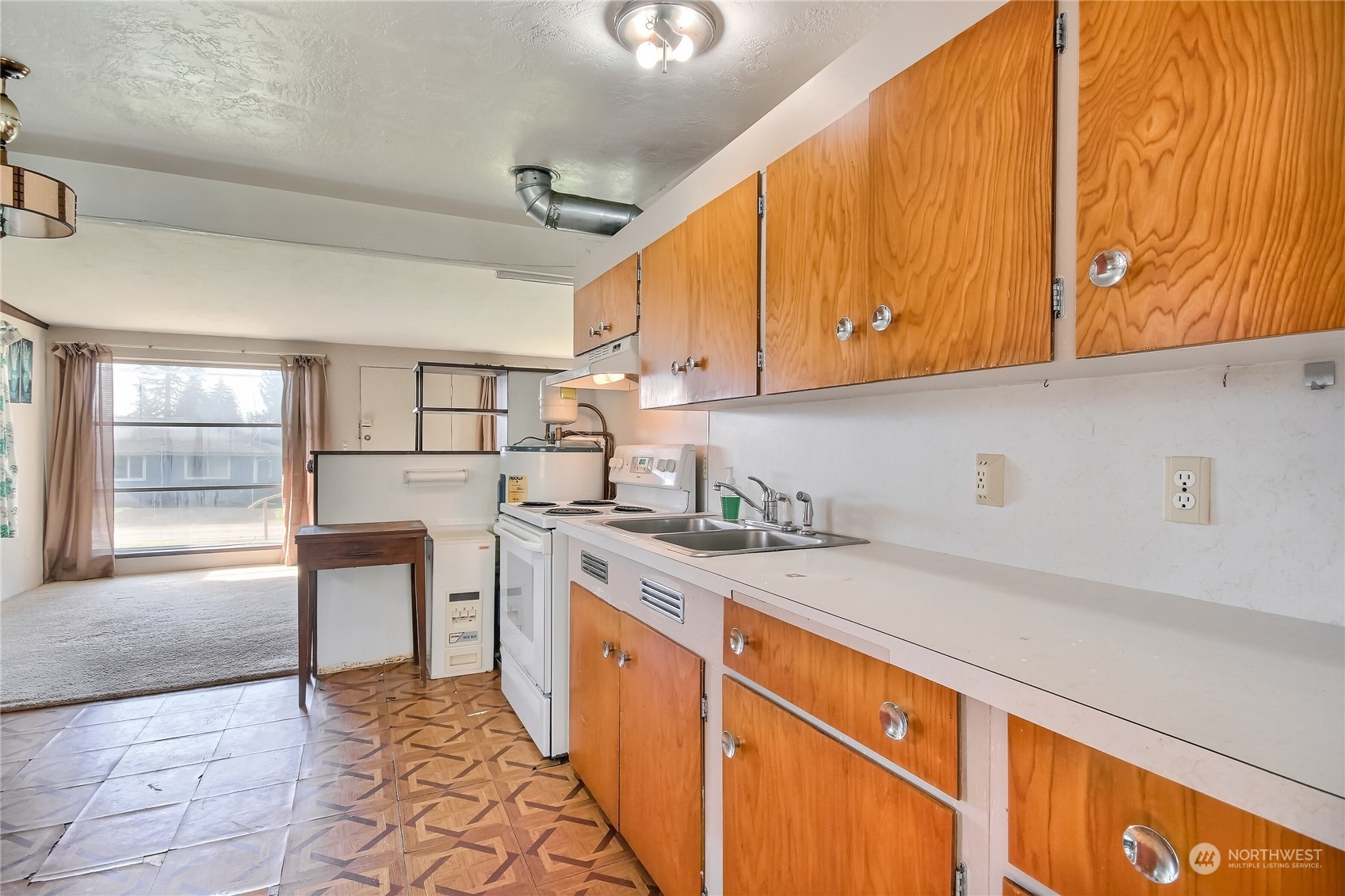 2512 NE Barnett Street