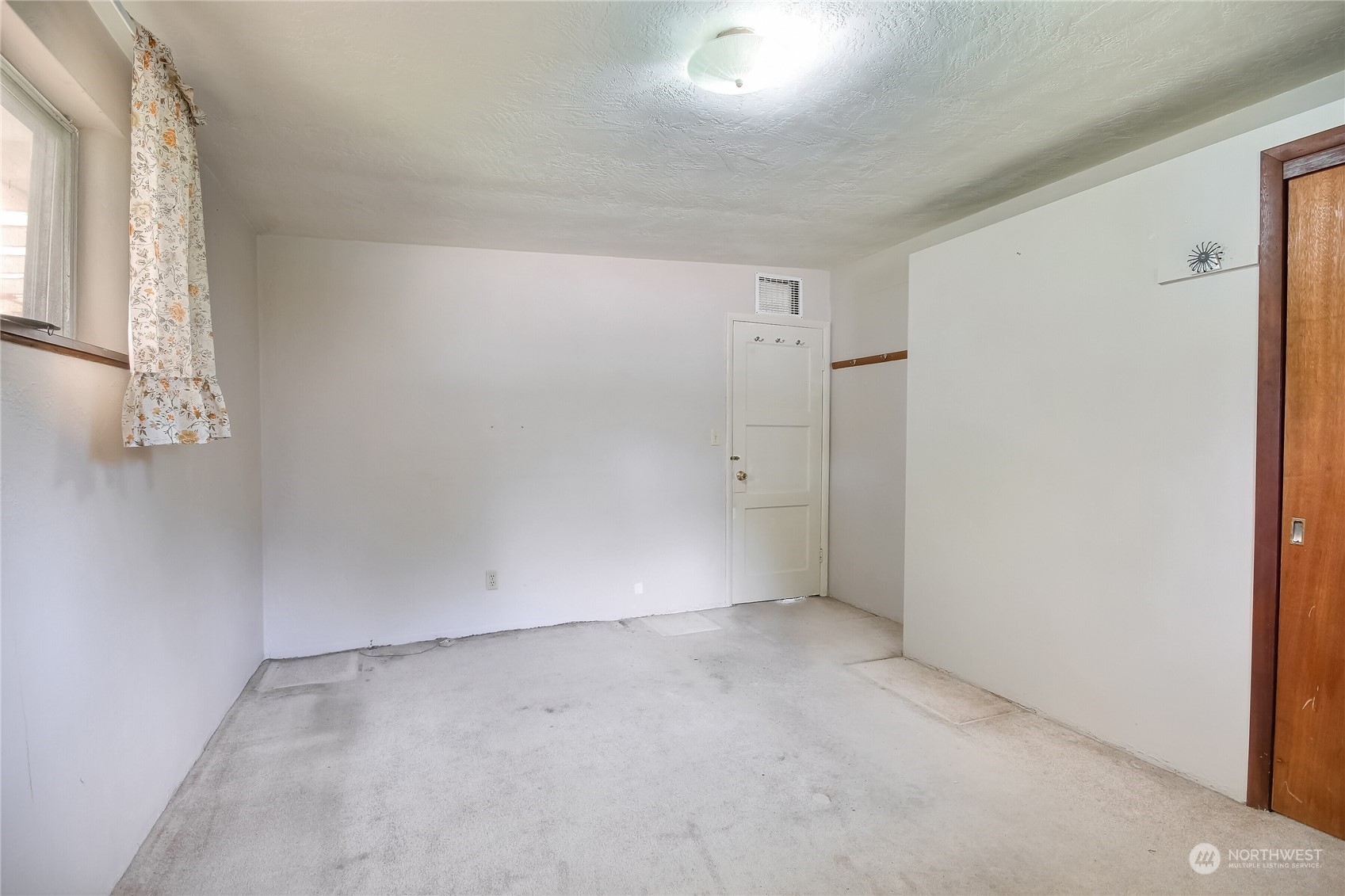 2512 NE Barnett Street