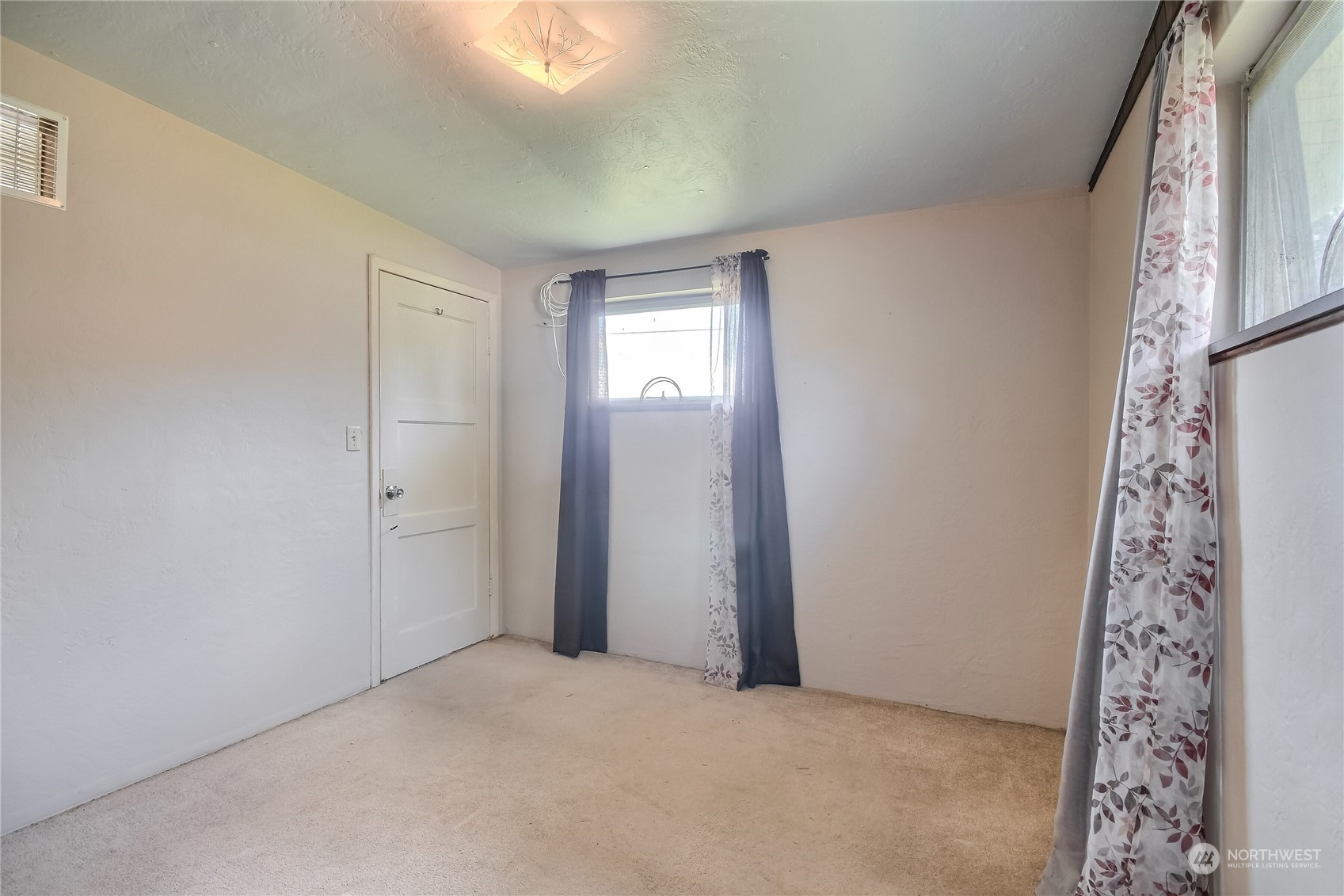 2512 NE Barnett Street