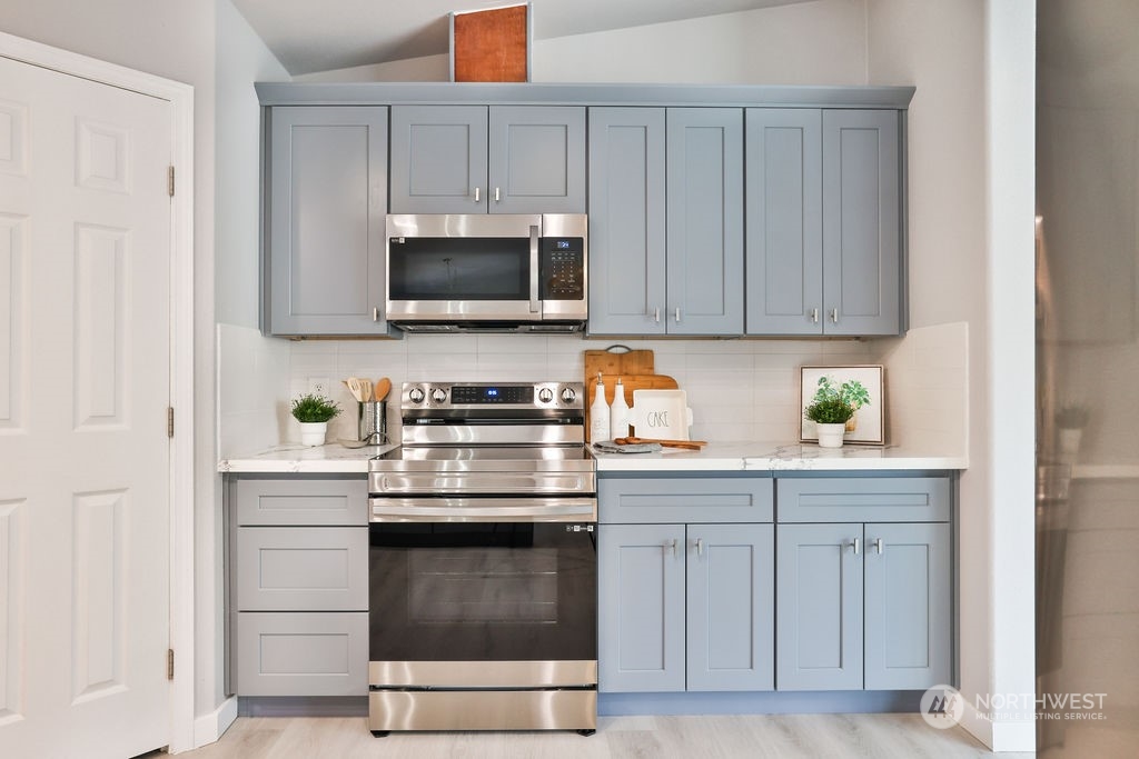 11826 Military Road S