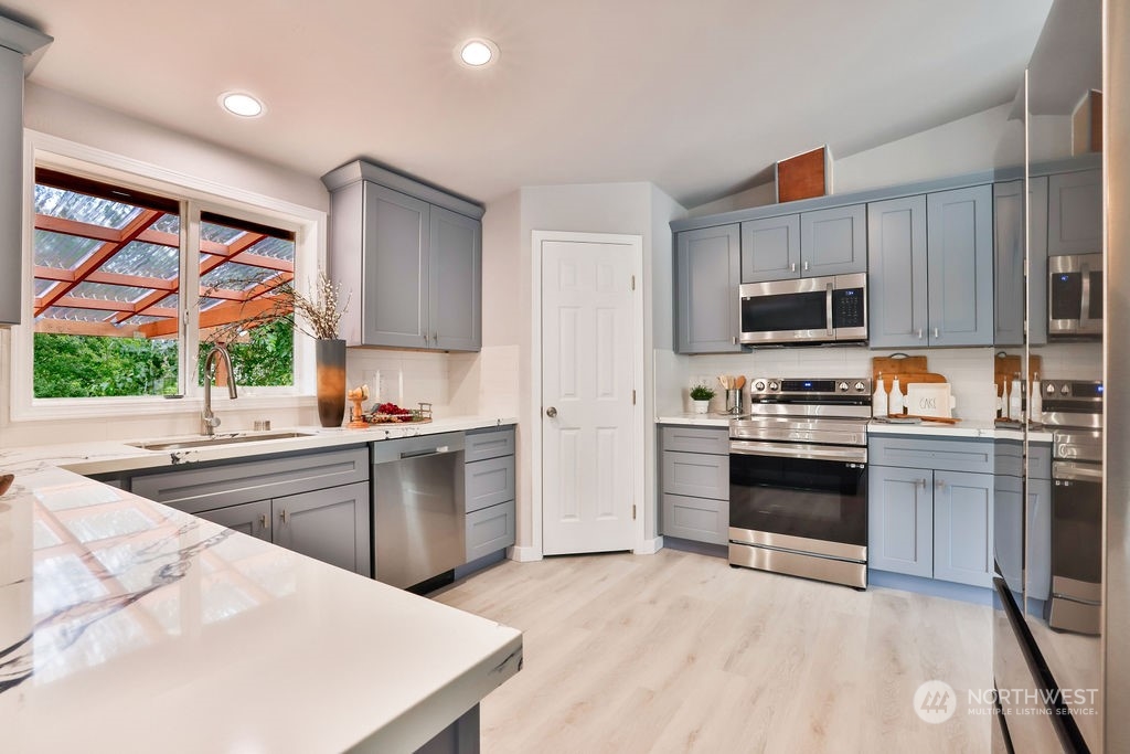 11826 Military Road S