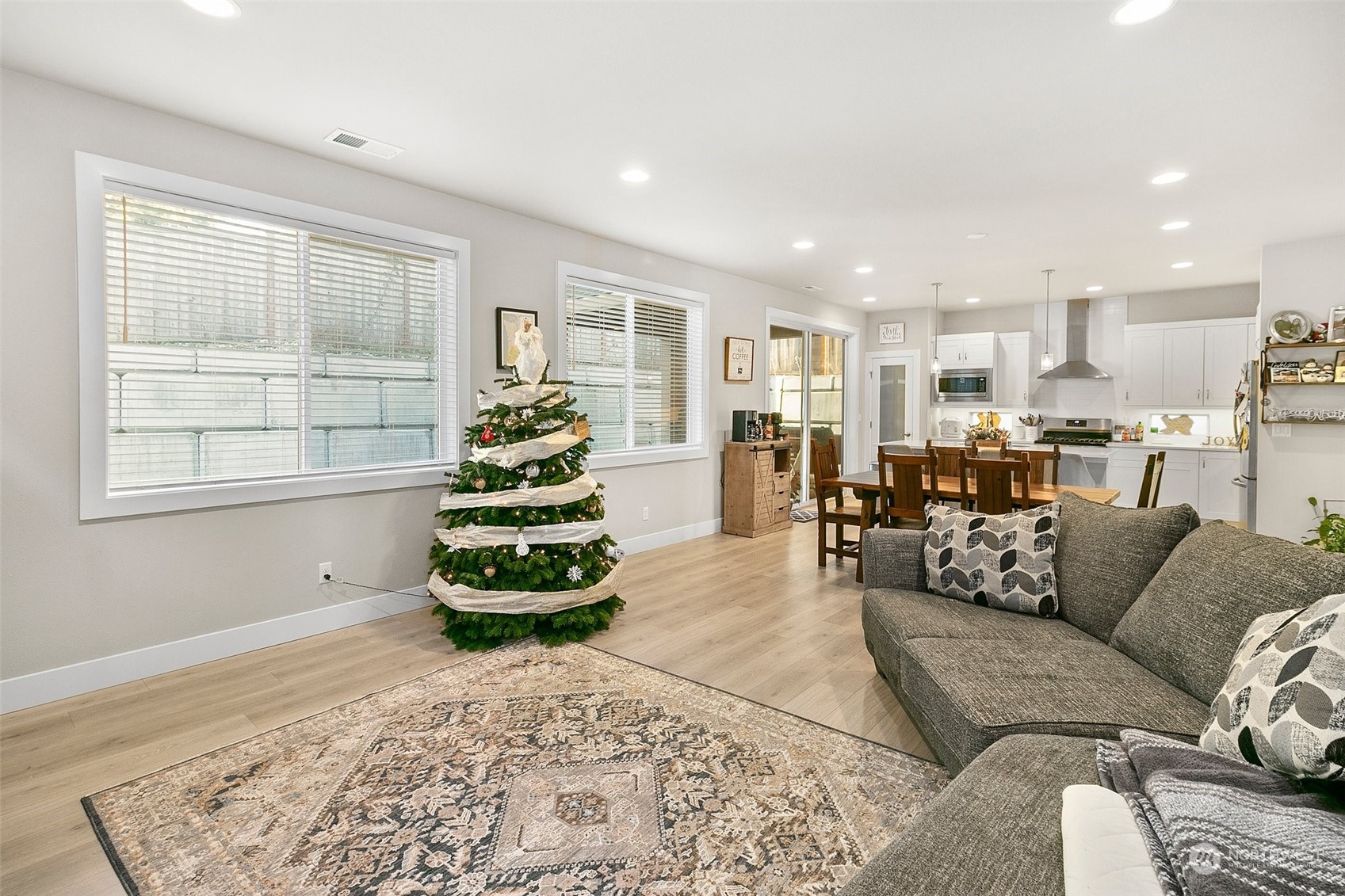 9117 120th St Ct E , -7907