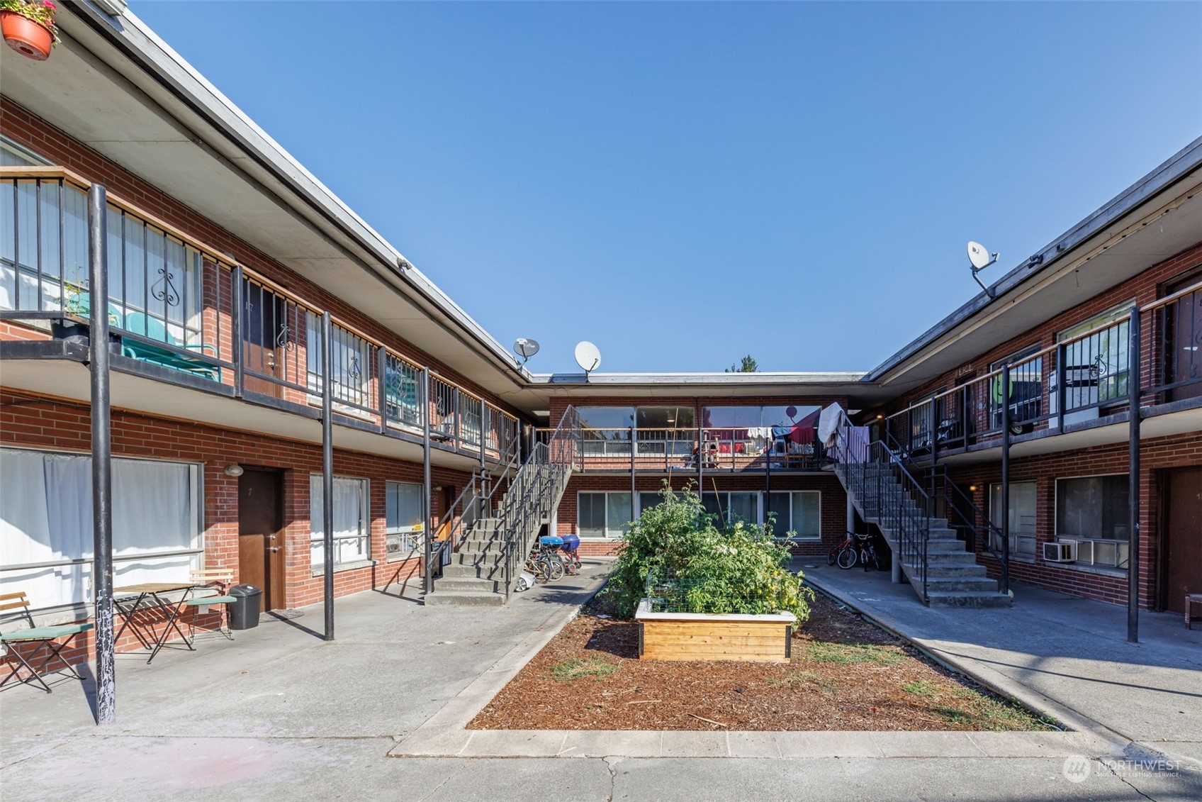 748 S Cloverdale Street #3