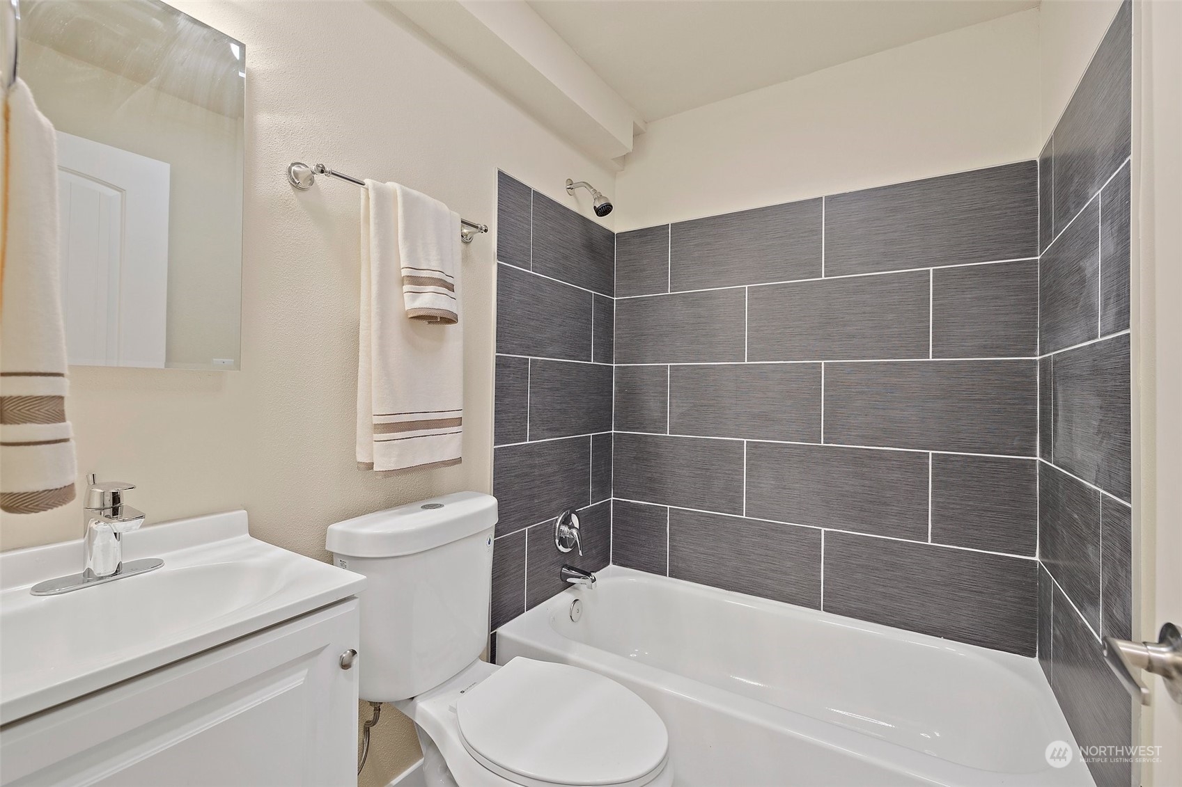 748 S Cloverdale Street #3