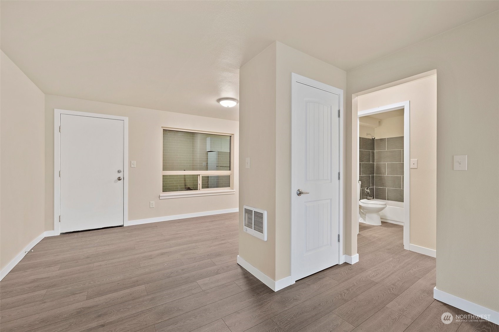 748 S Cloverdale Street #3