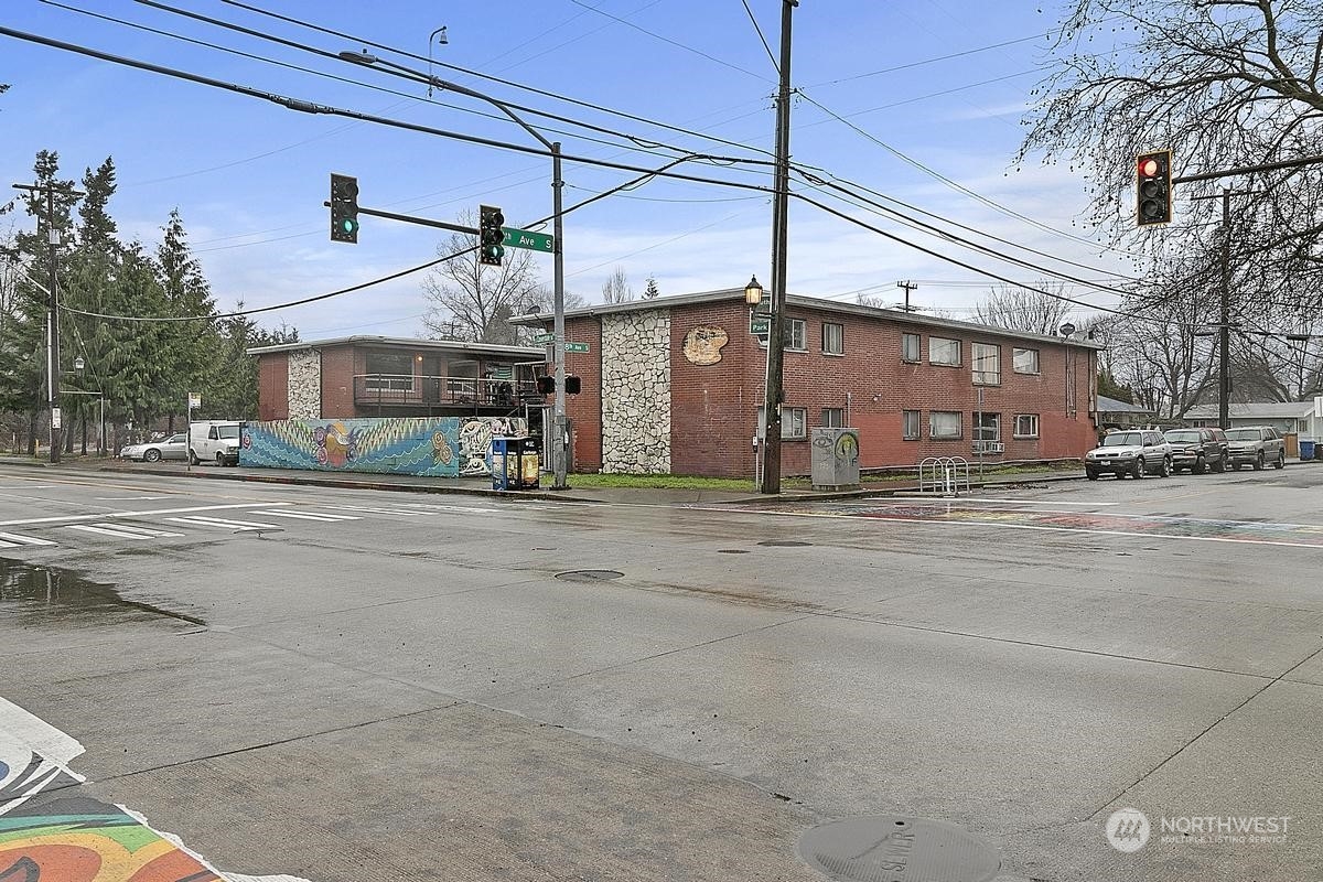 748 S Cloverdale Street #3