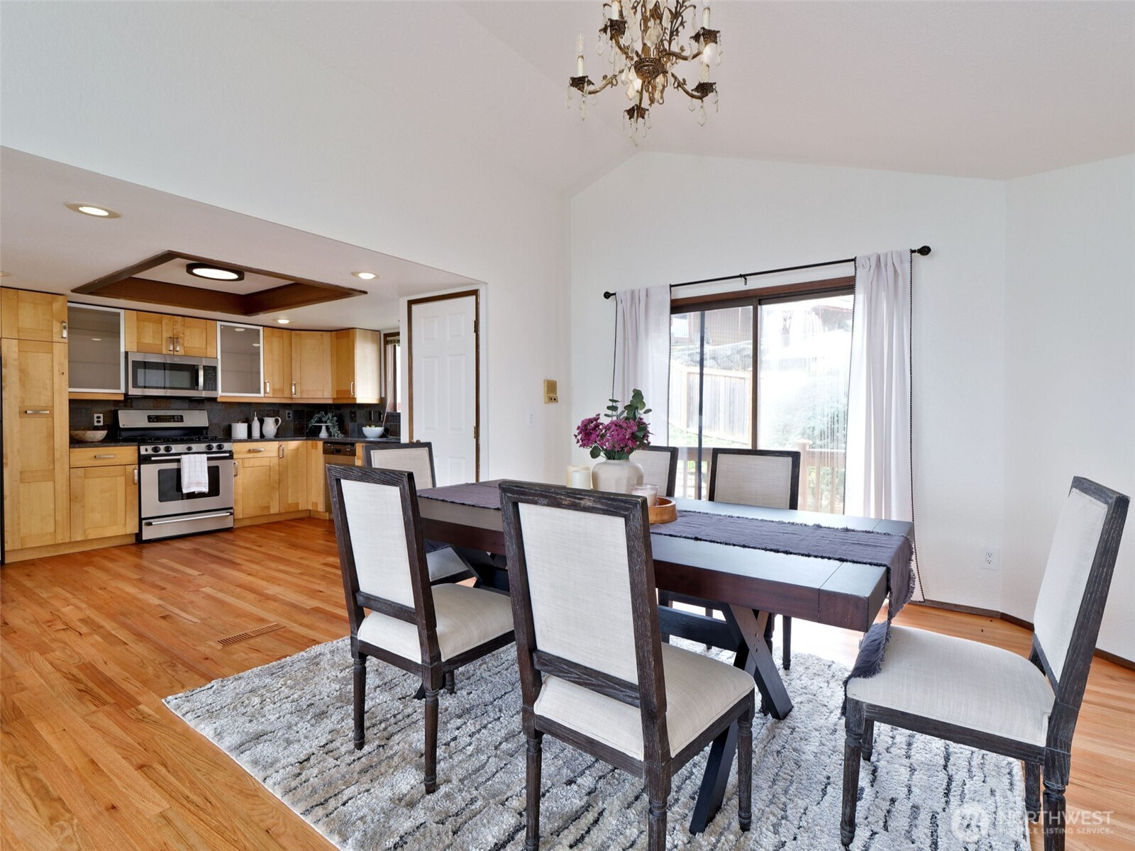 553 Raymond Place NW