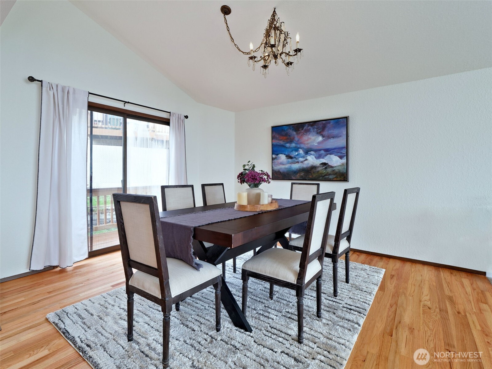 553 Raymond Place NW