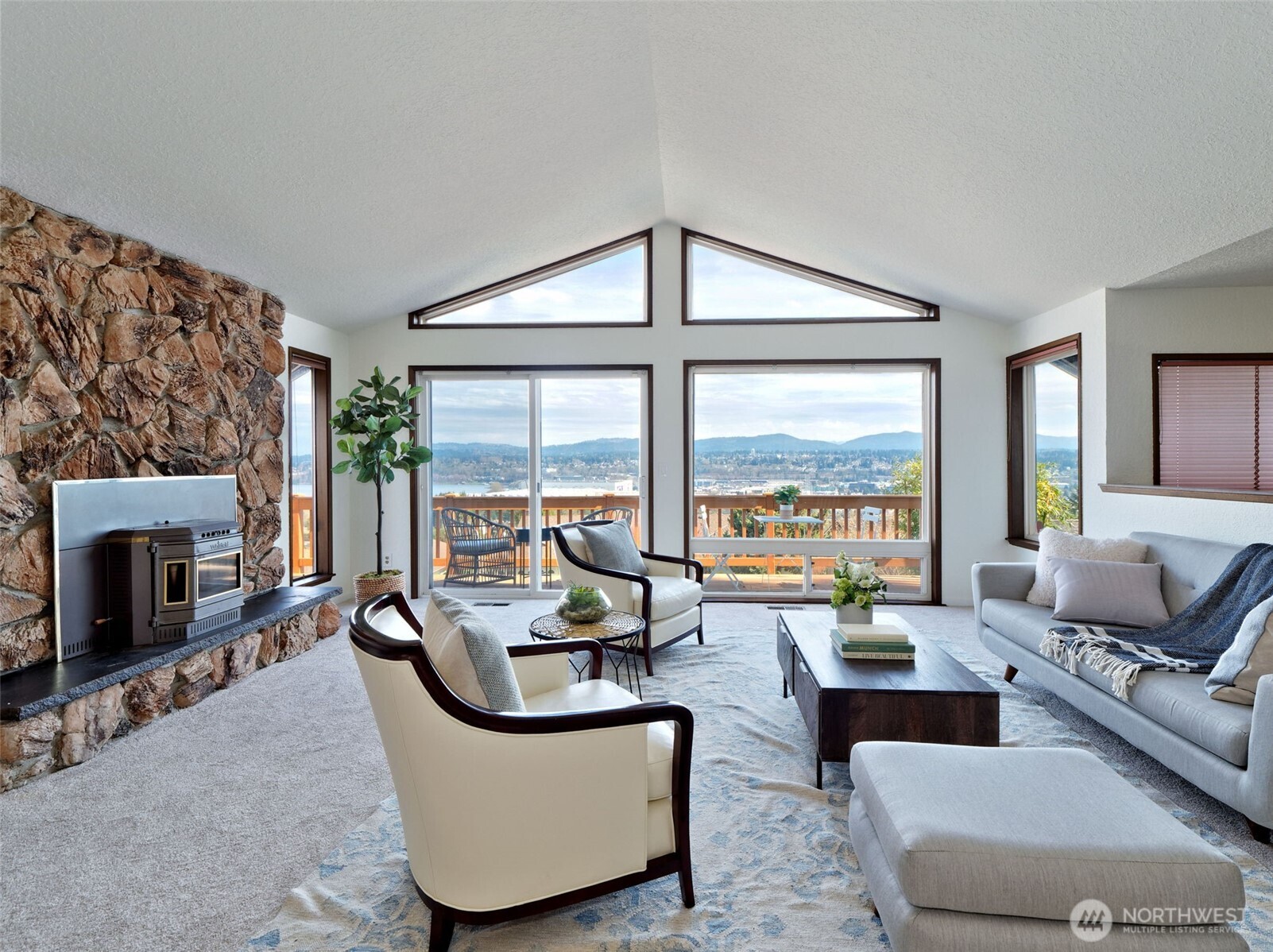 553 Raymond Place NW