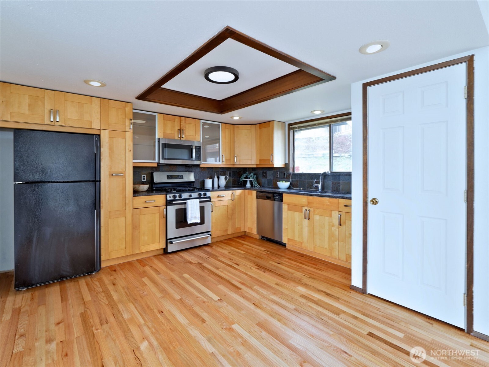 553 Raymond Place NW