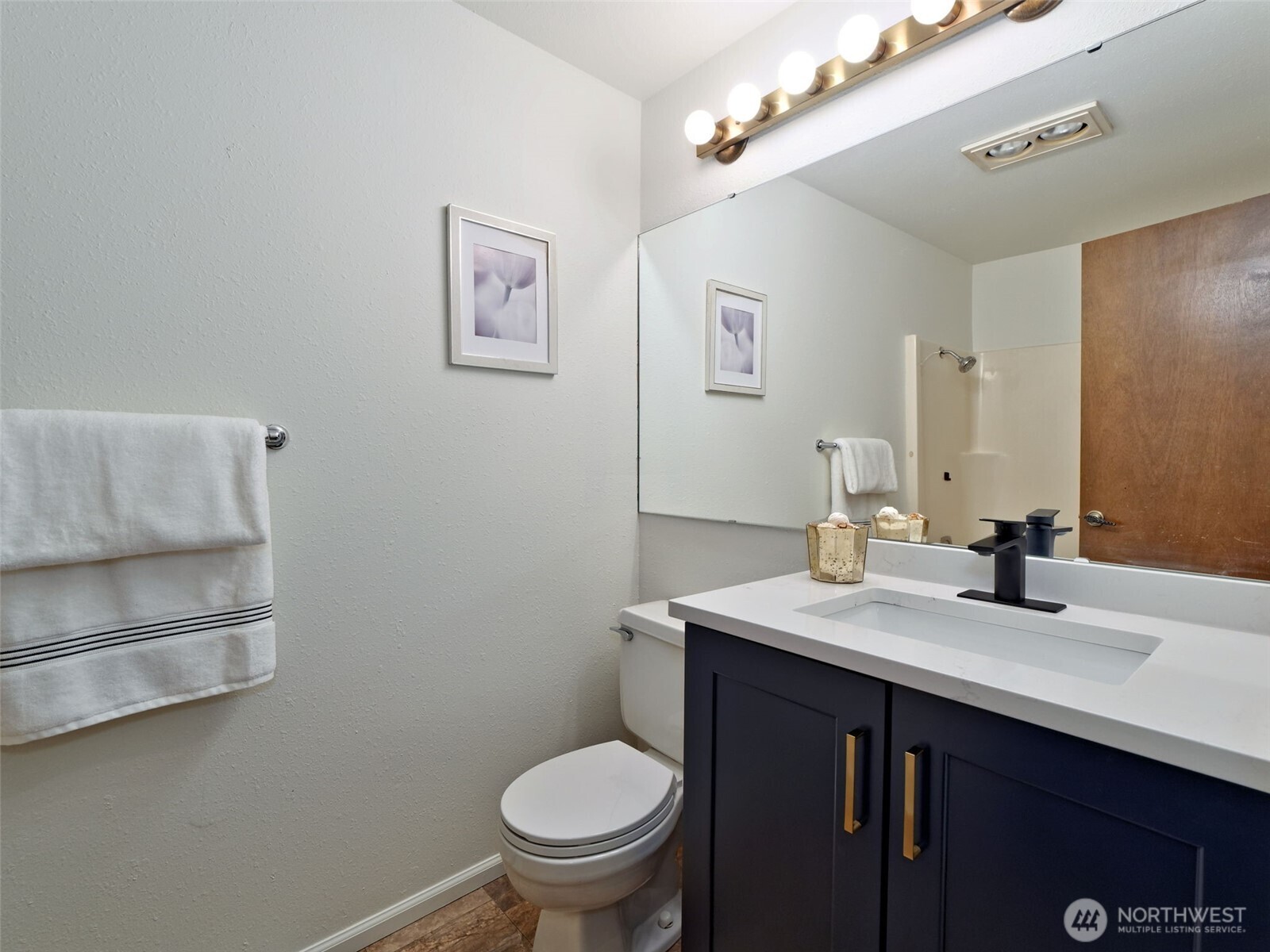 553 Raymond Place NW