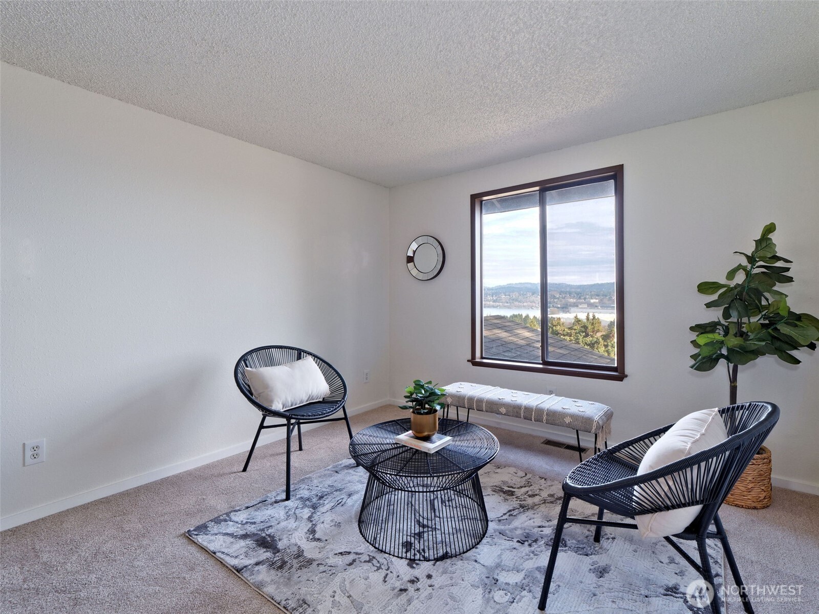 553 Raymond Place NW