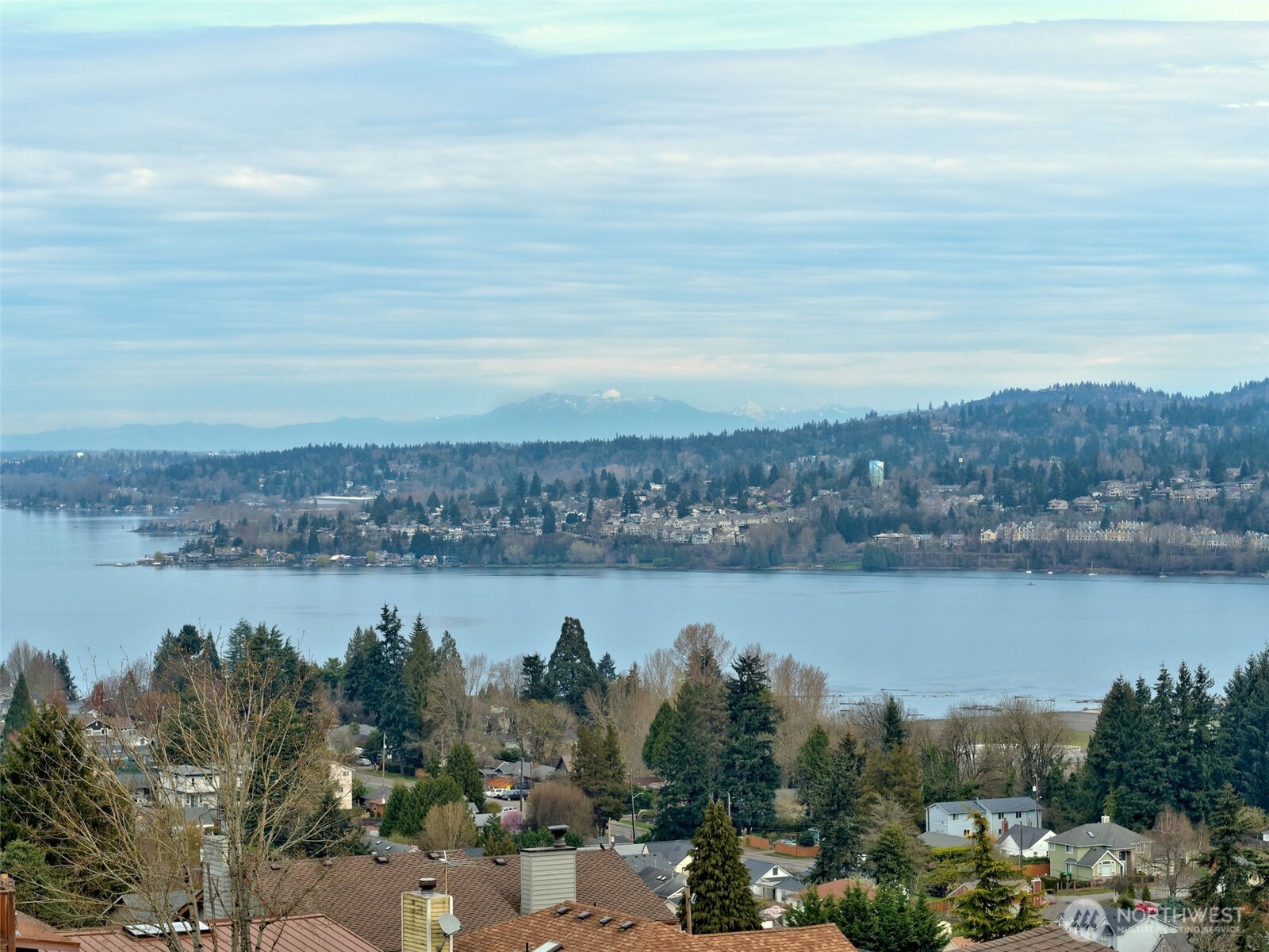 553 Raymond Place NW