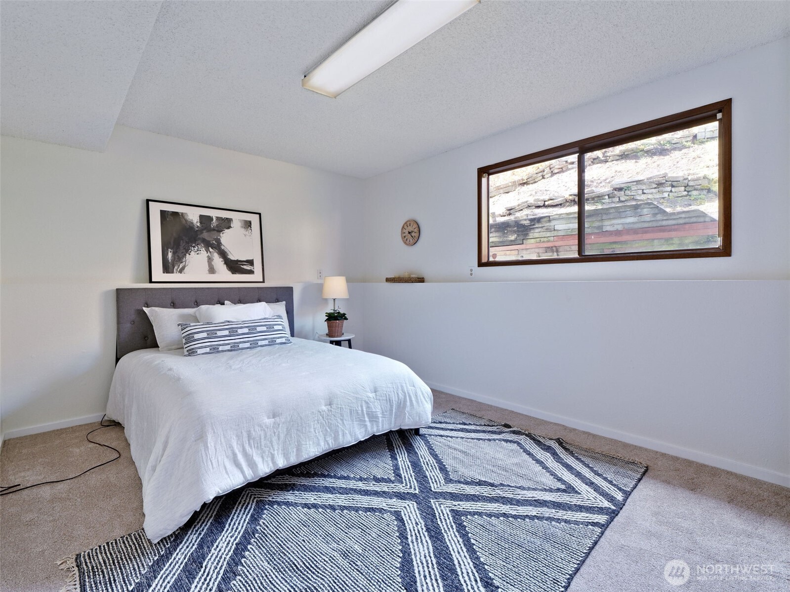 553 Raymond Place NW