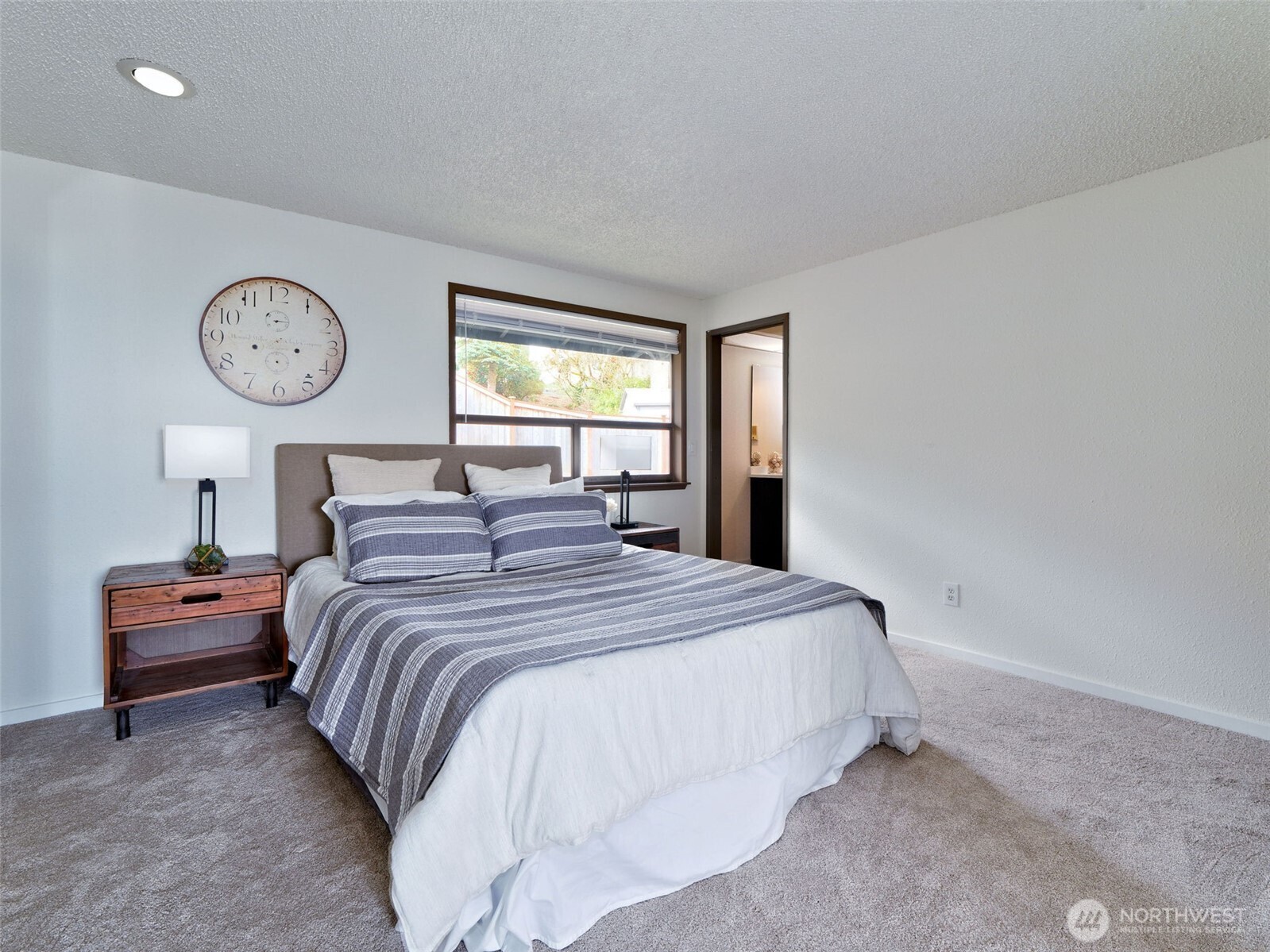 553 Raymond Place NW