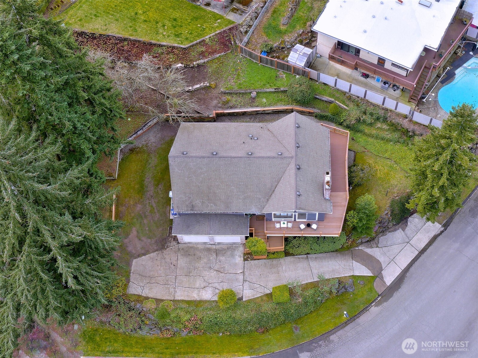 553 Raymond Place NW