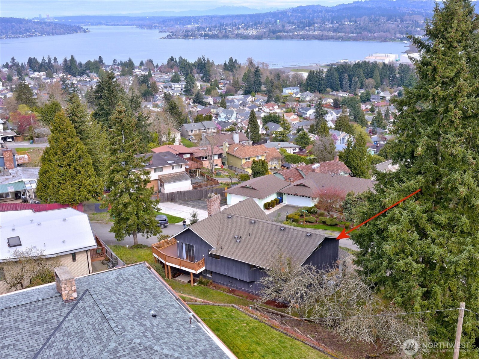 553 Raymond Place NW