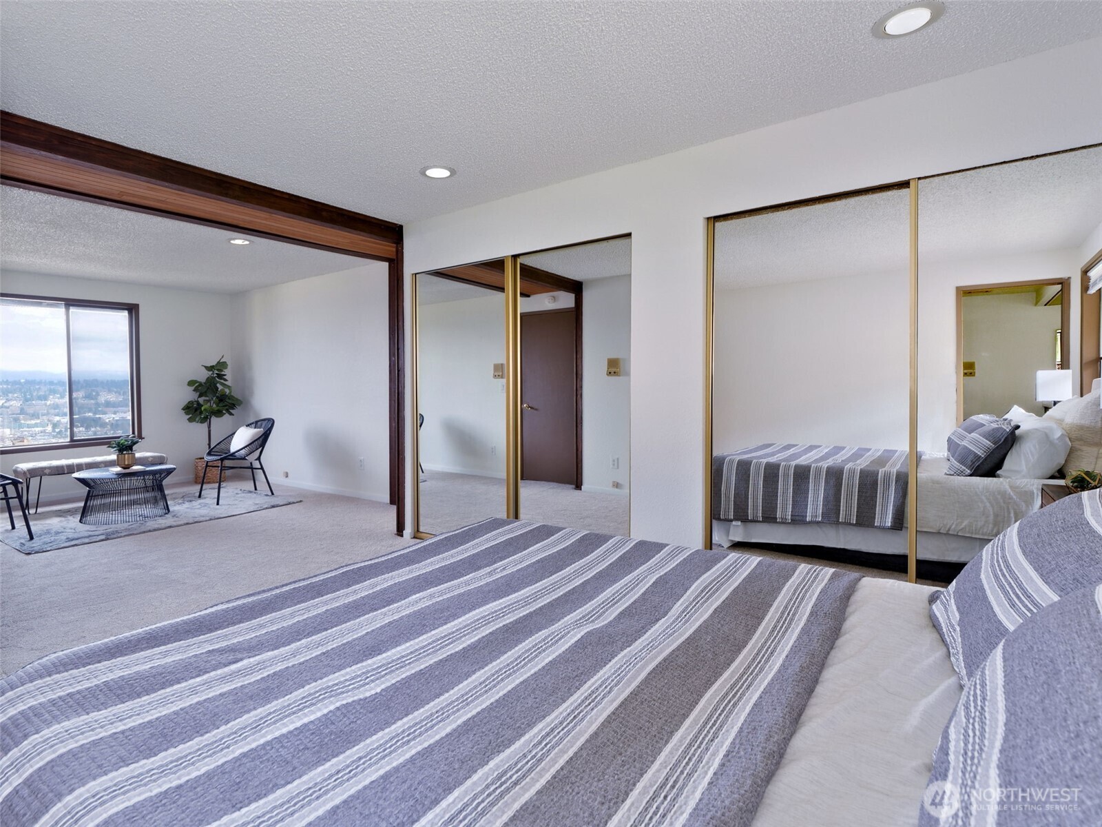 553 Raymond Place NW