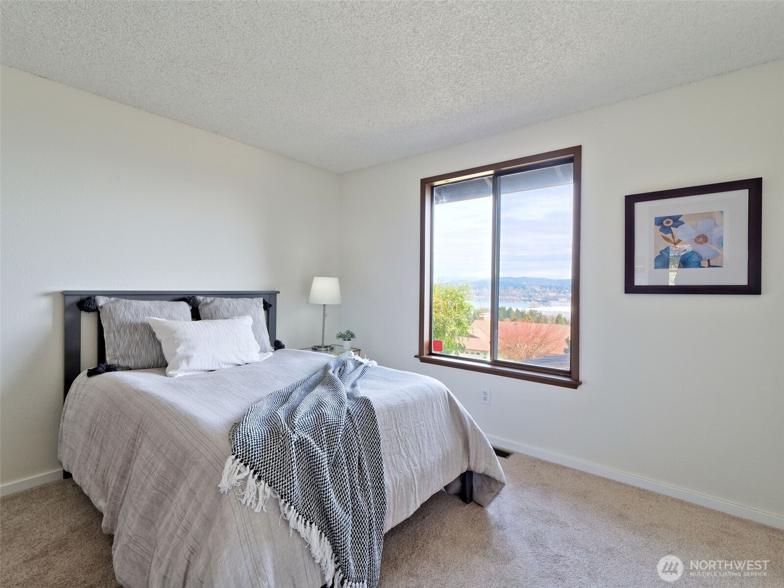 553 Raymond Place NW