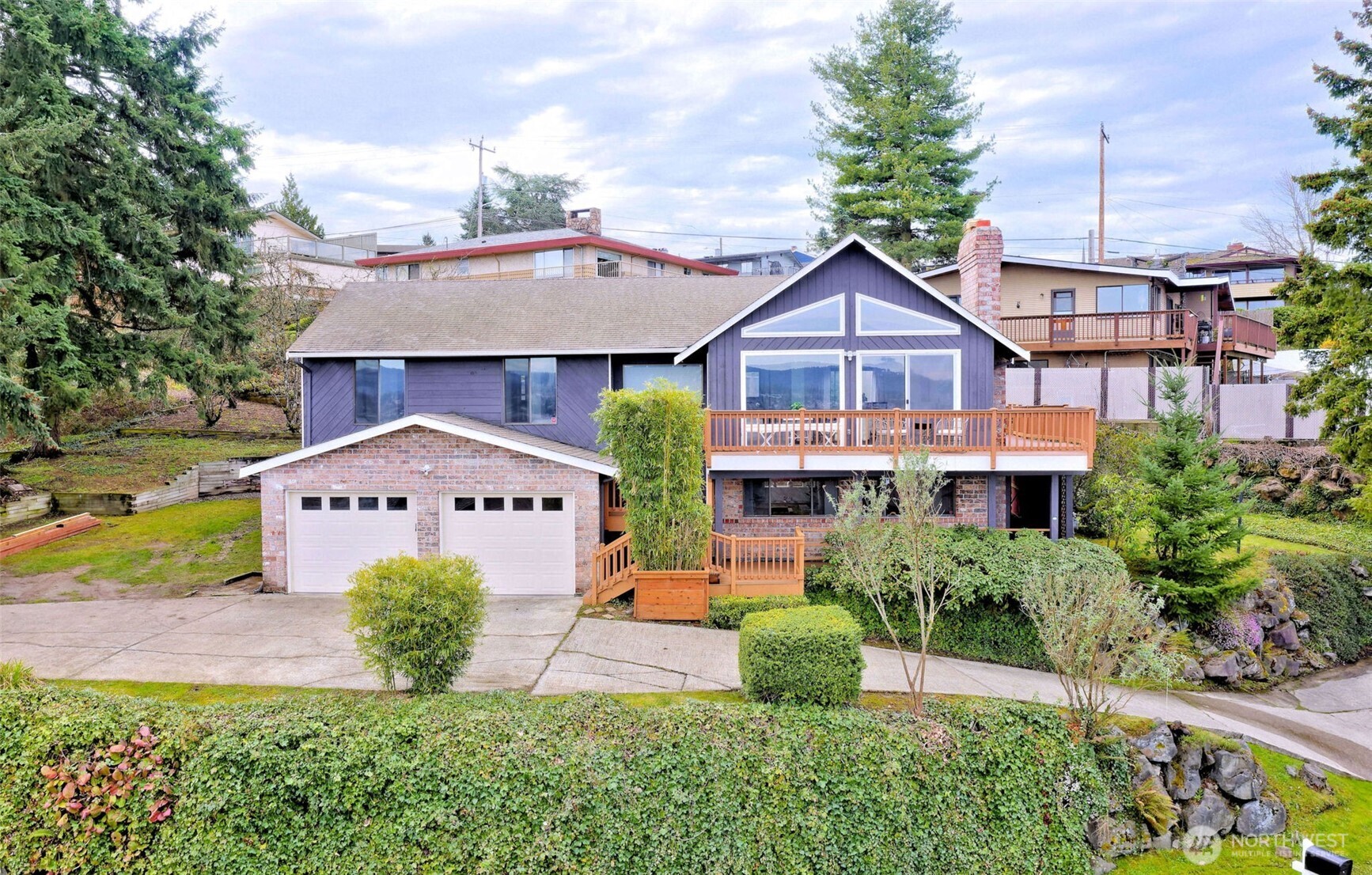 553 Raymond Place NW