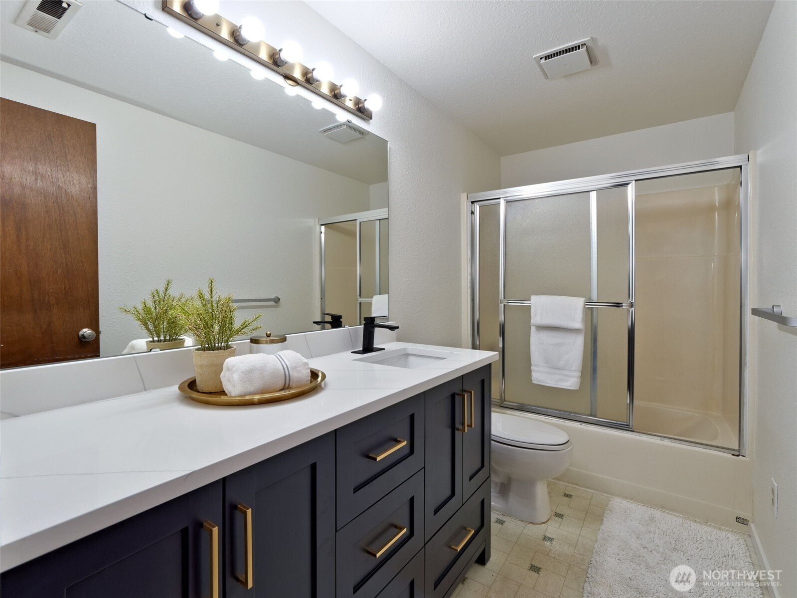 553 Raymond Place NW