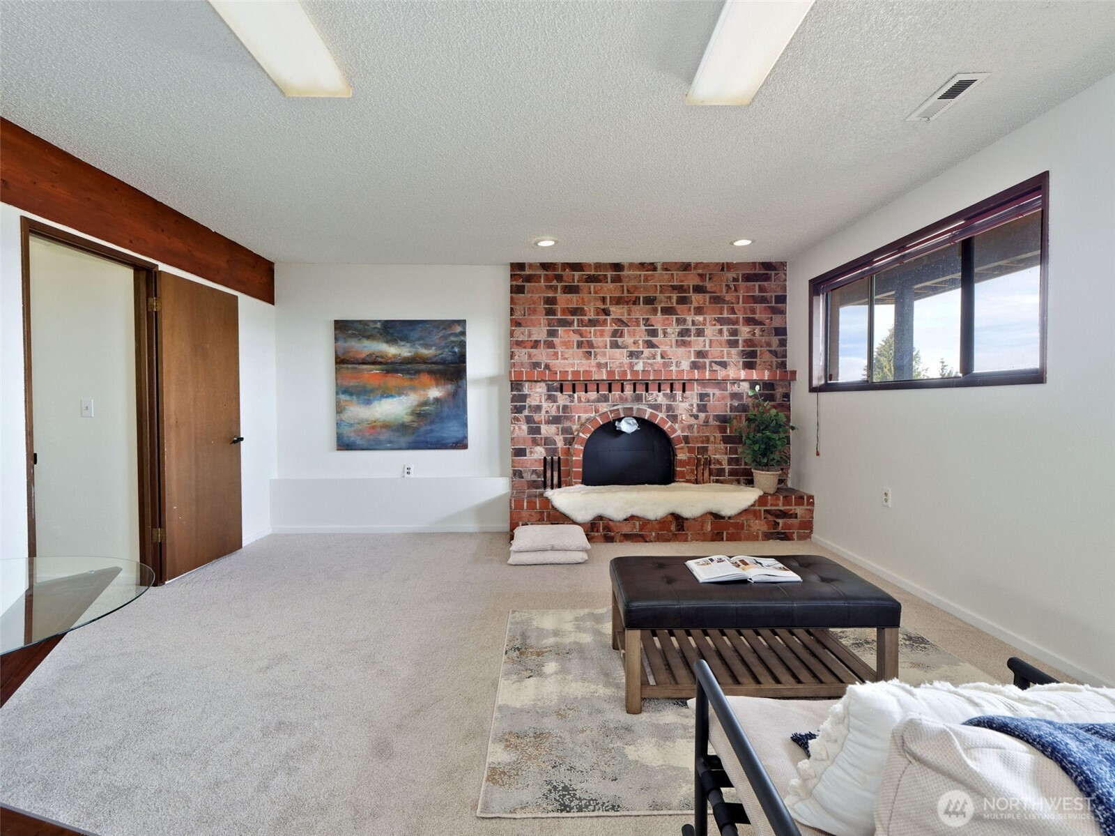 553 Raymond Place NW