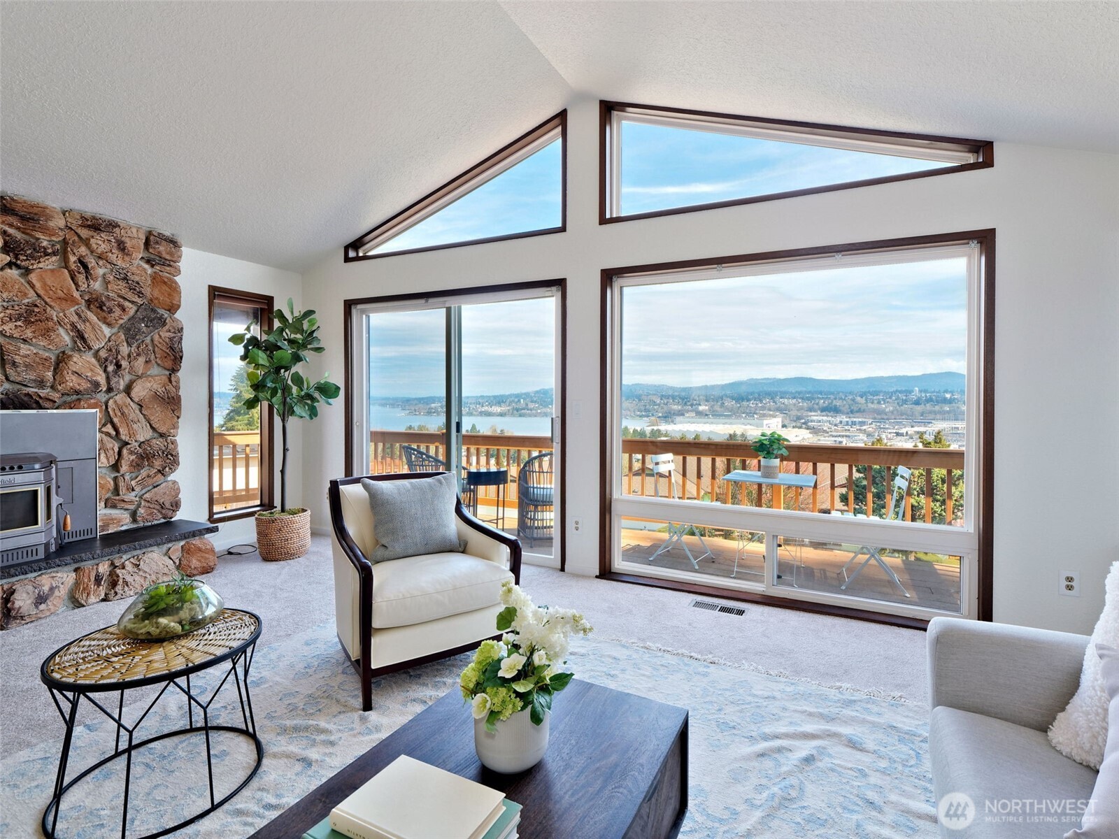 553 Raymond Place NW