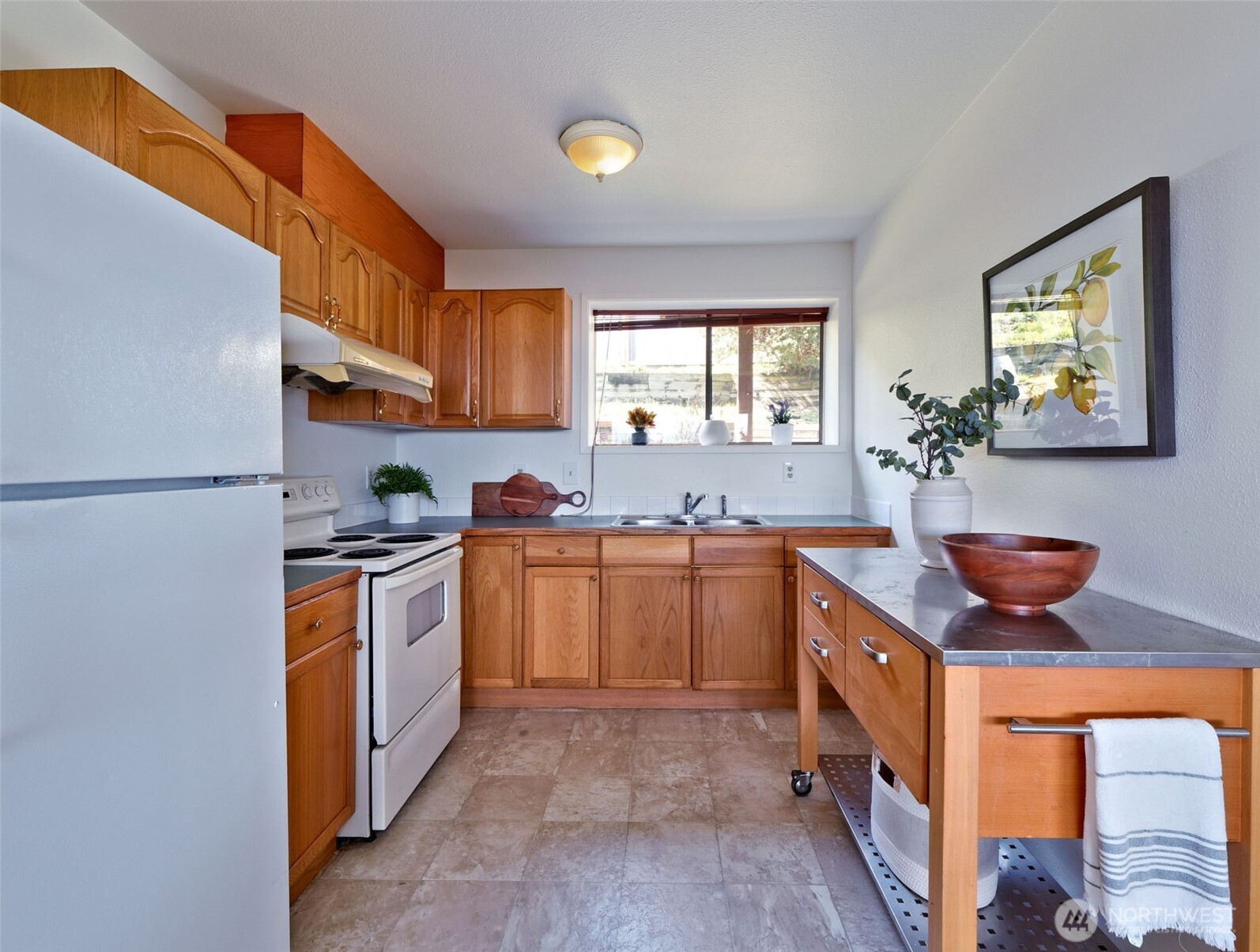 553 Raymond Place NW