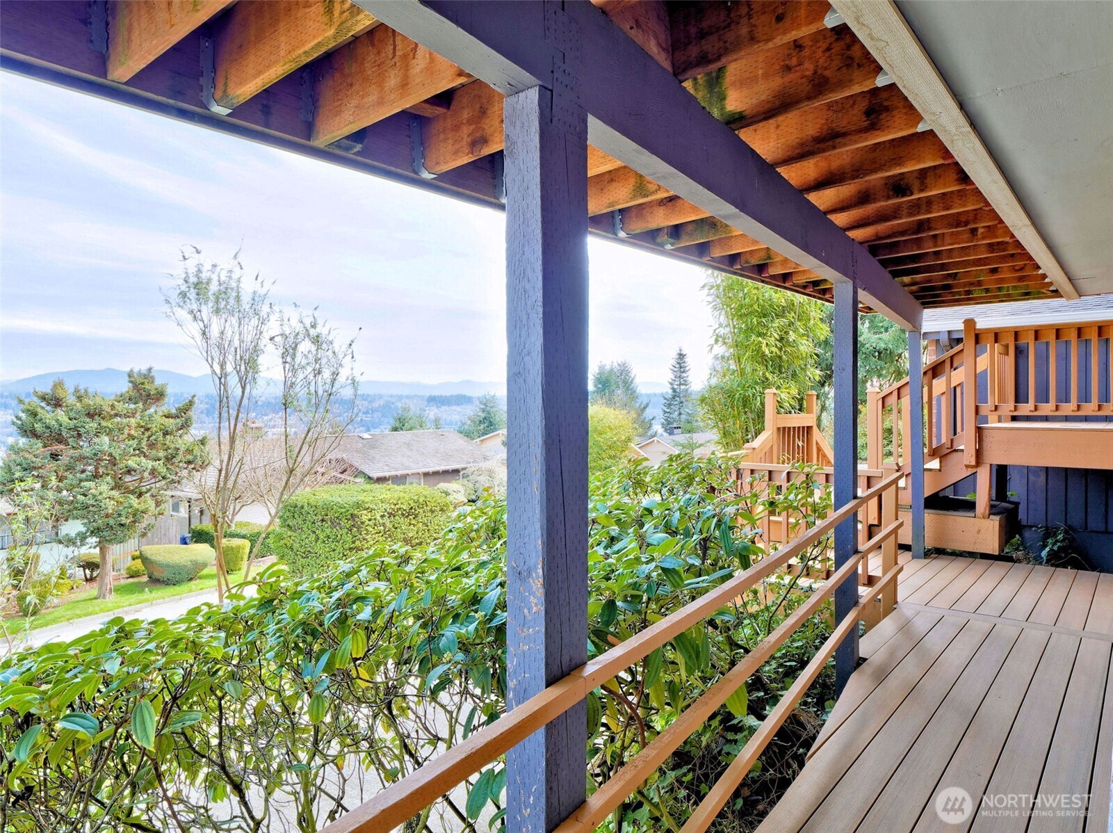 553 Raymond Place NW