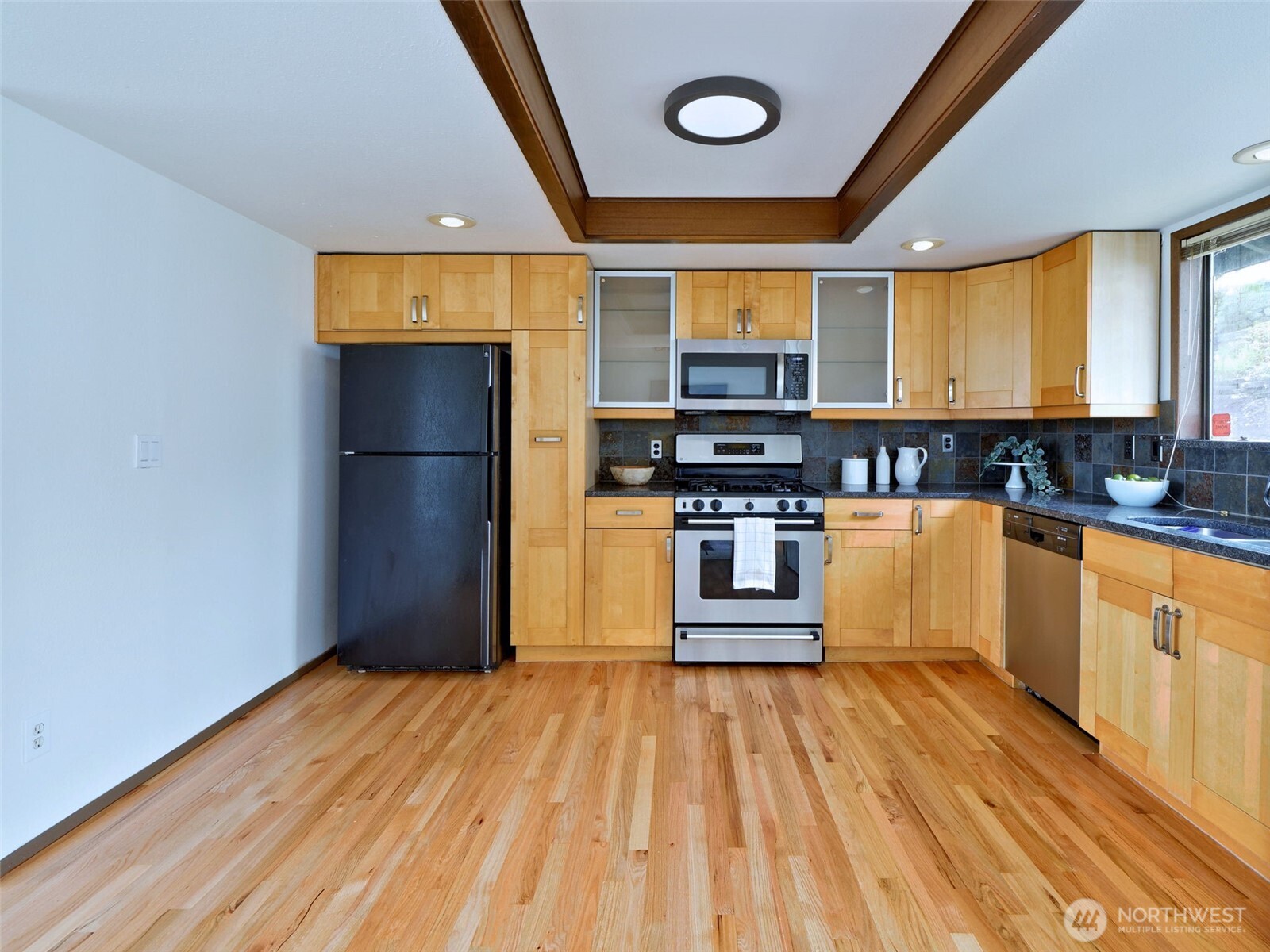 553 Raymond Place NW