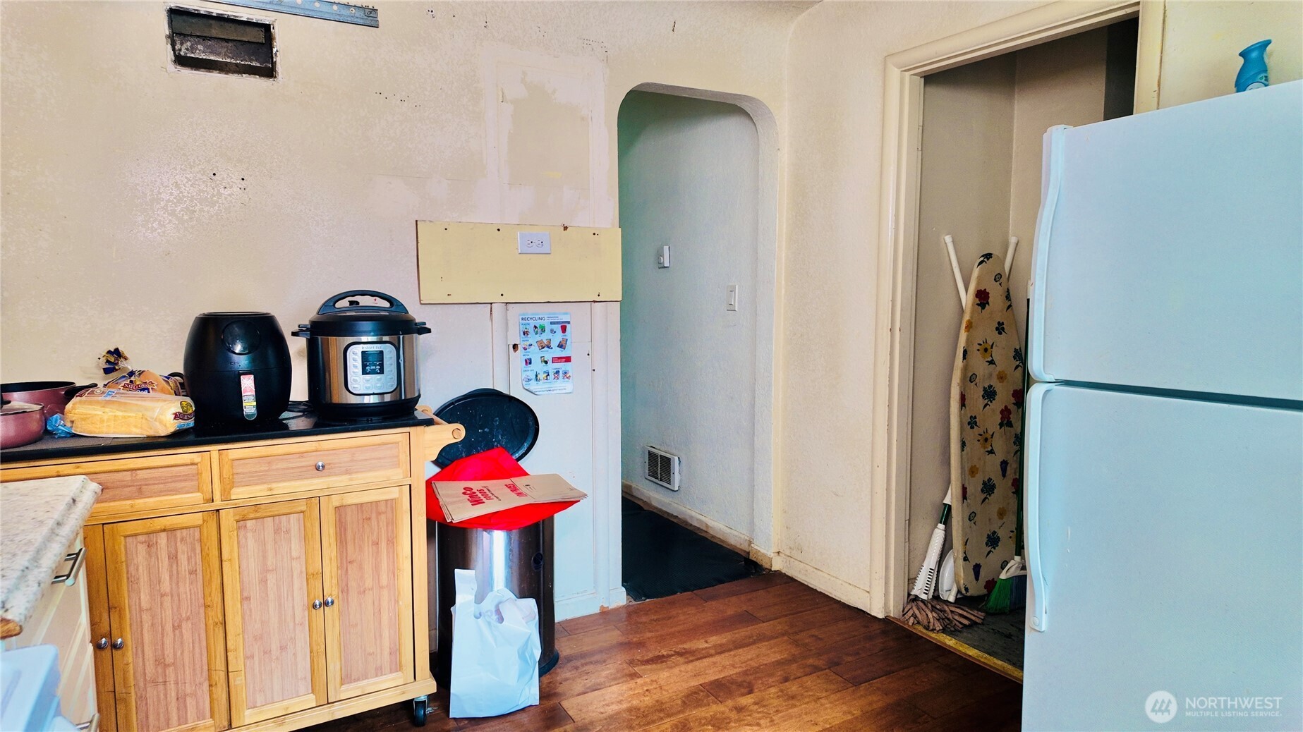 723 Violet Meadow Street S