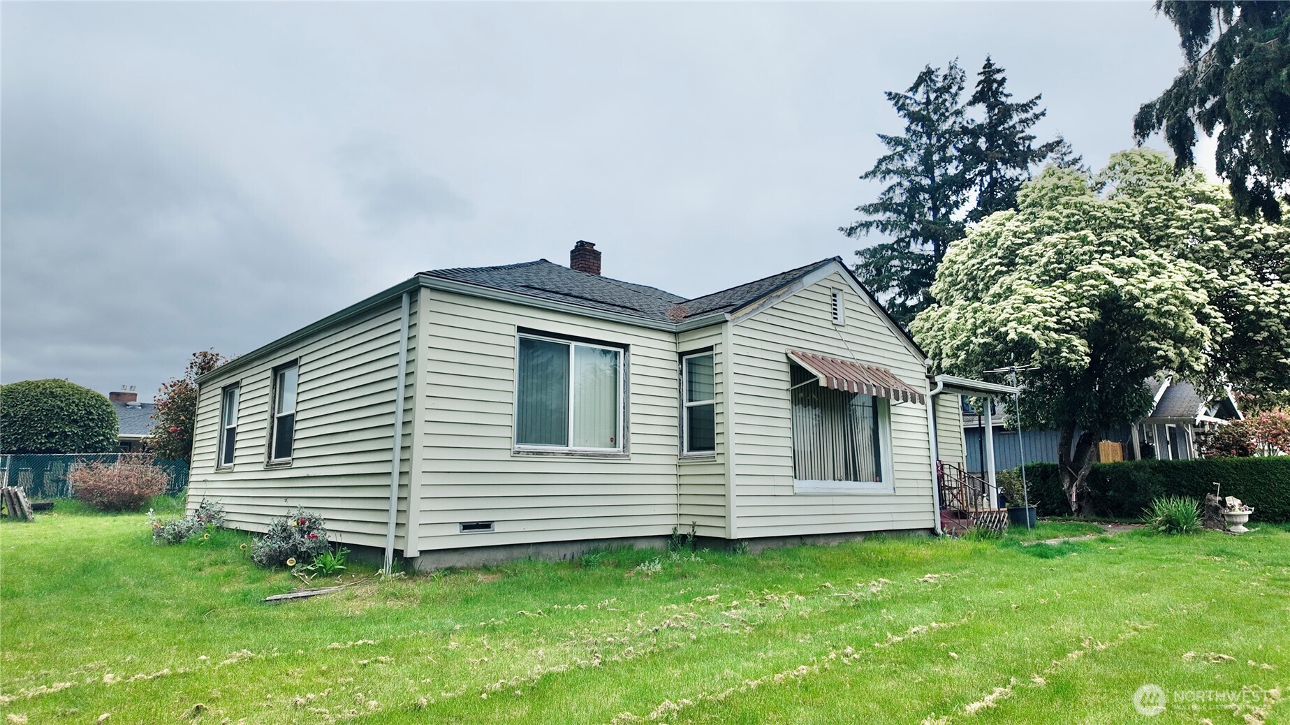 723 Violet Meadow Street S