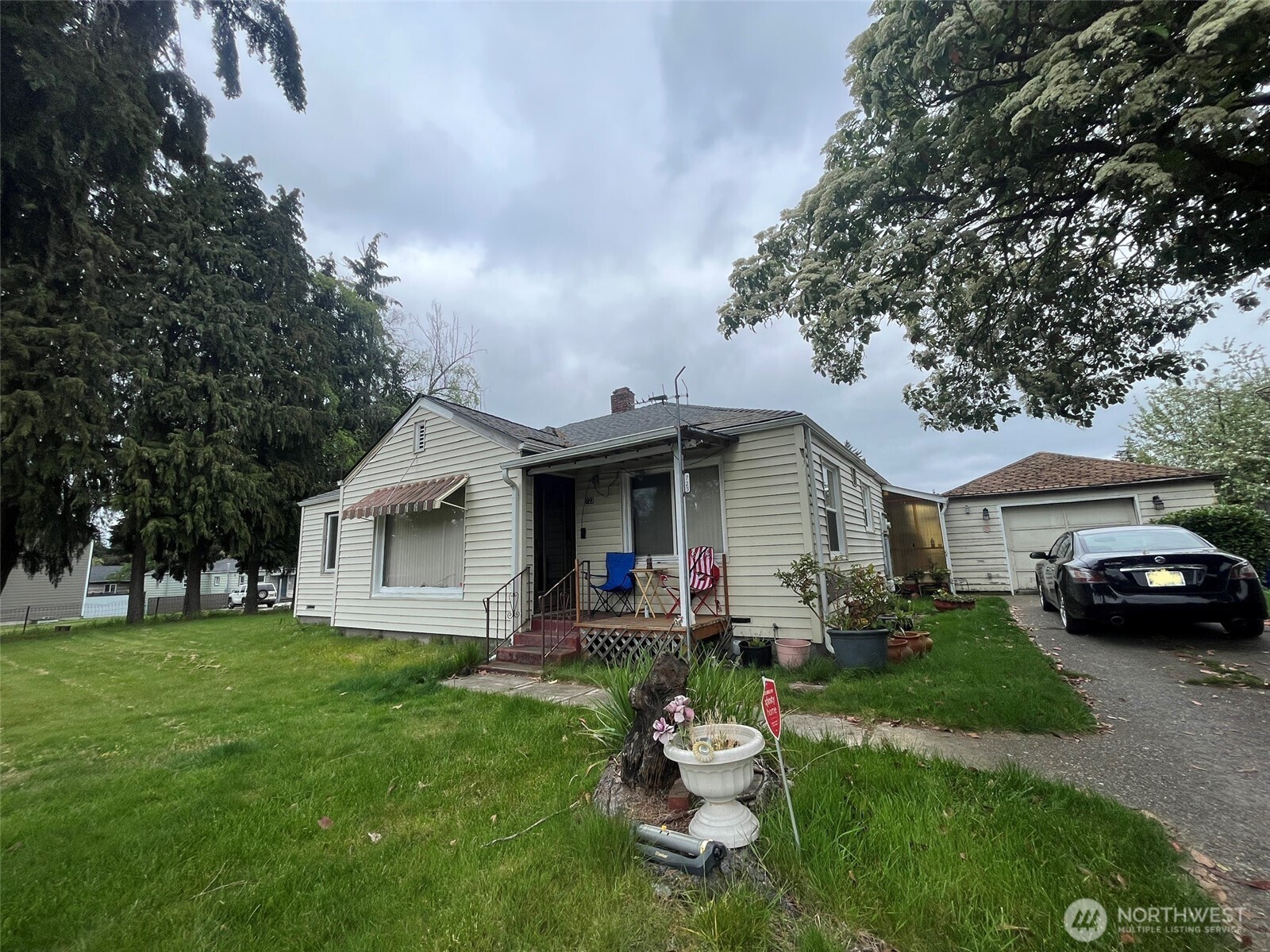 723 Violet Meadow Street S