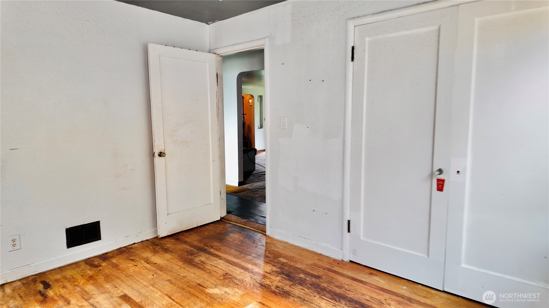 723 Violet Meadow Street S