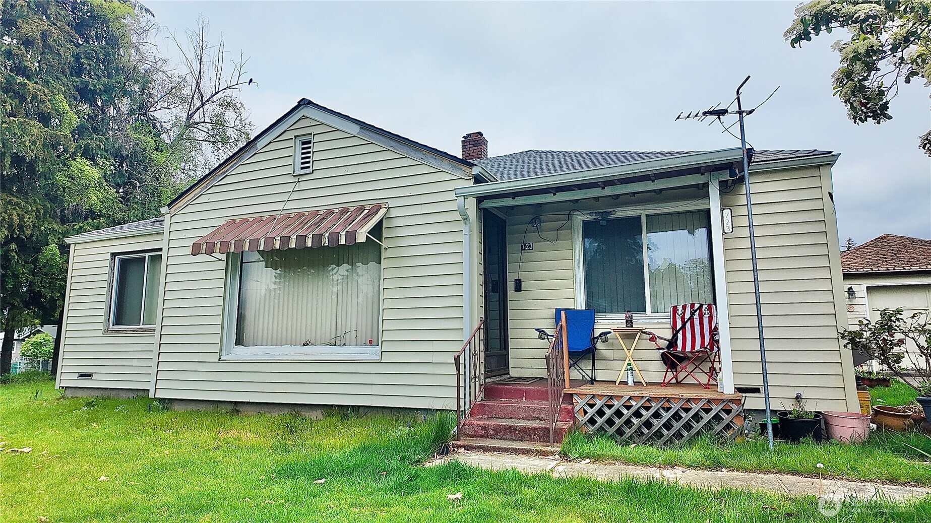 723 Violet Meadow Street S