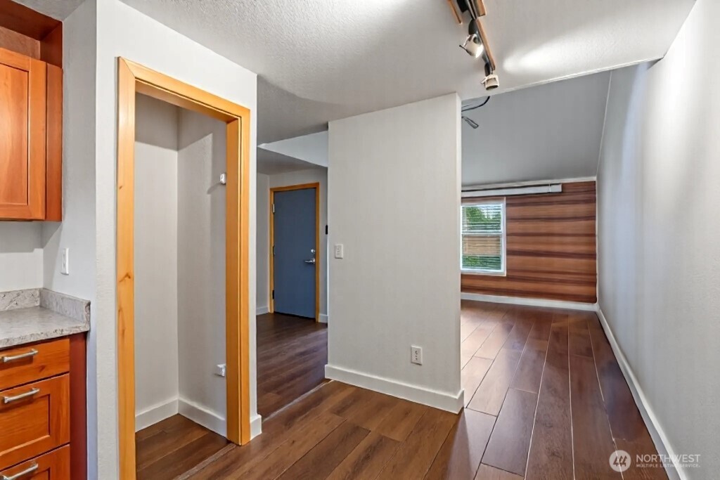 4300 NE Sunset Blvd Unit: D1