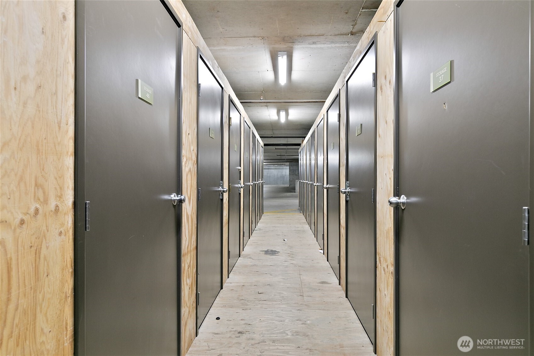 827 Hiawatha Place S Unit: 402