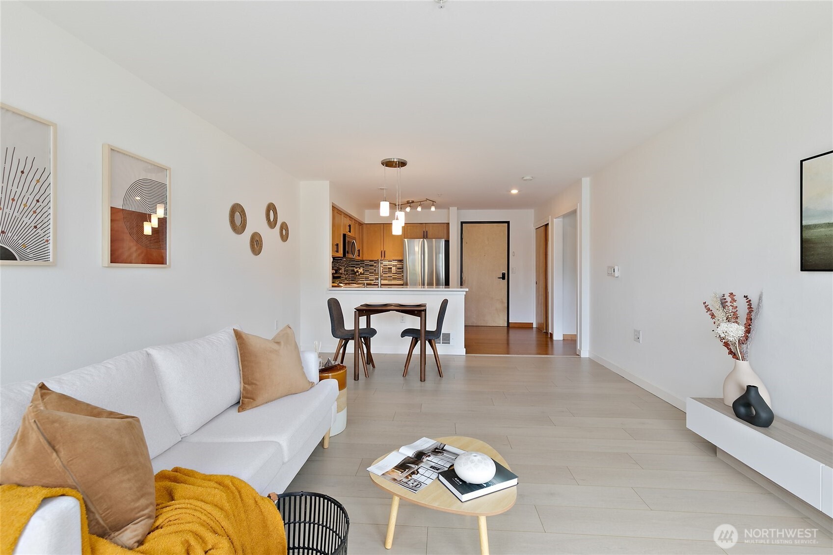 827 Hiawatha Place S Unit: 402