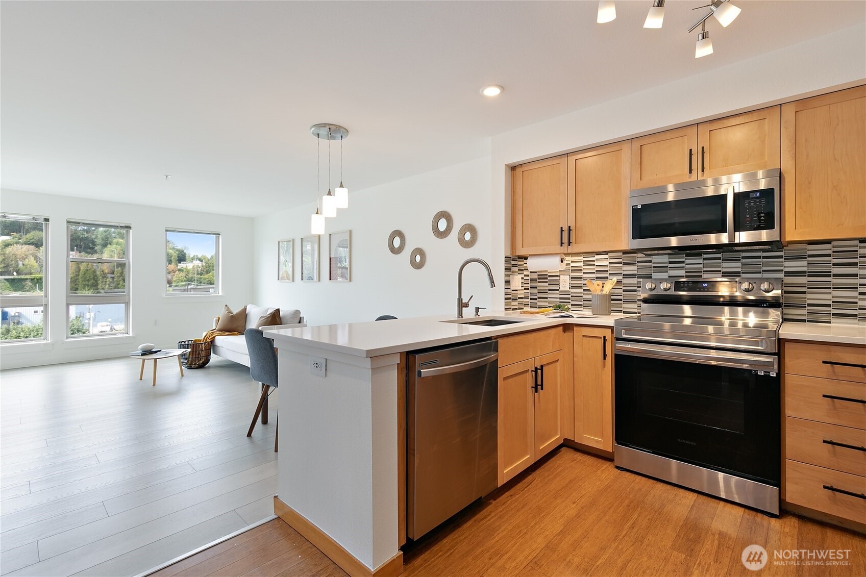 827 Hiawatha Place S Unit: 402